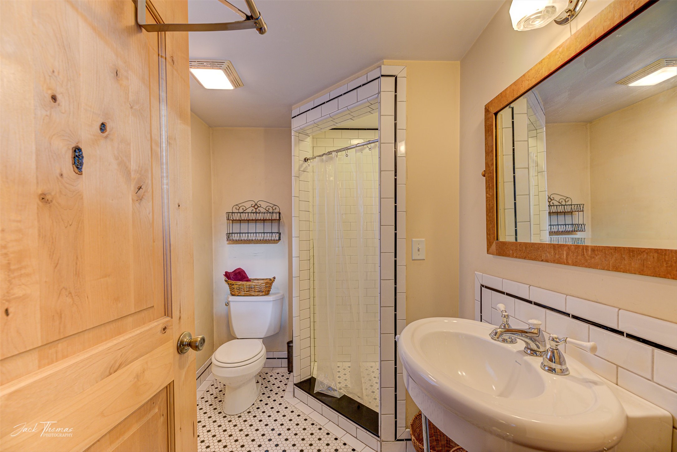 Helena, Montana 59601, United States, 4 Bedrooms Bedrooms, ,3 BathroomsBathrooms,Residential,Pending,26343