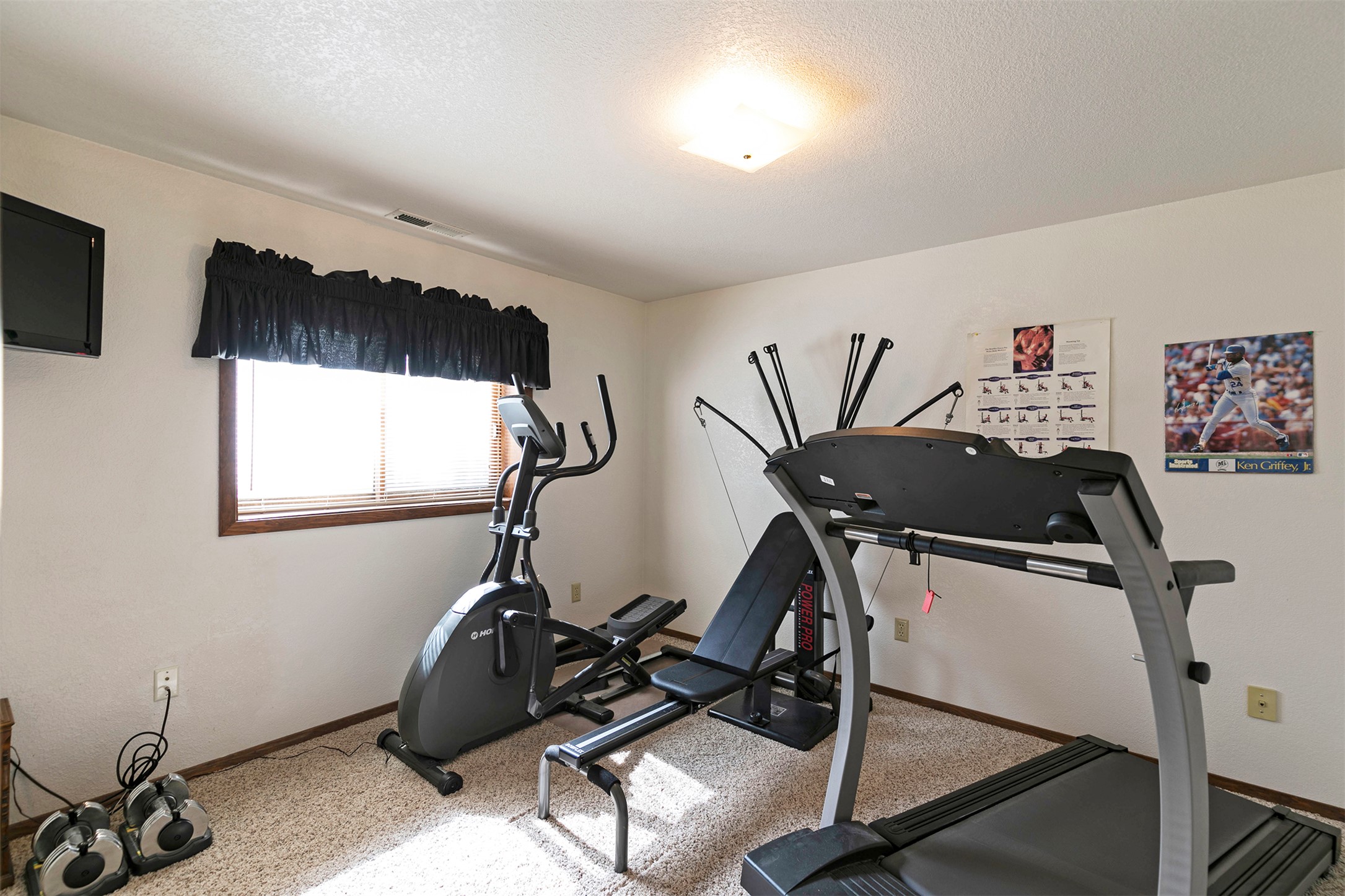 Missoula, Montana 59808, United States, 5 Bedrooms Bedrooms, ,3 BathroomsBathrooms,Residential,Active,127710