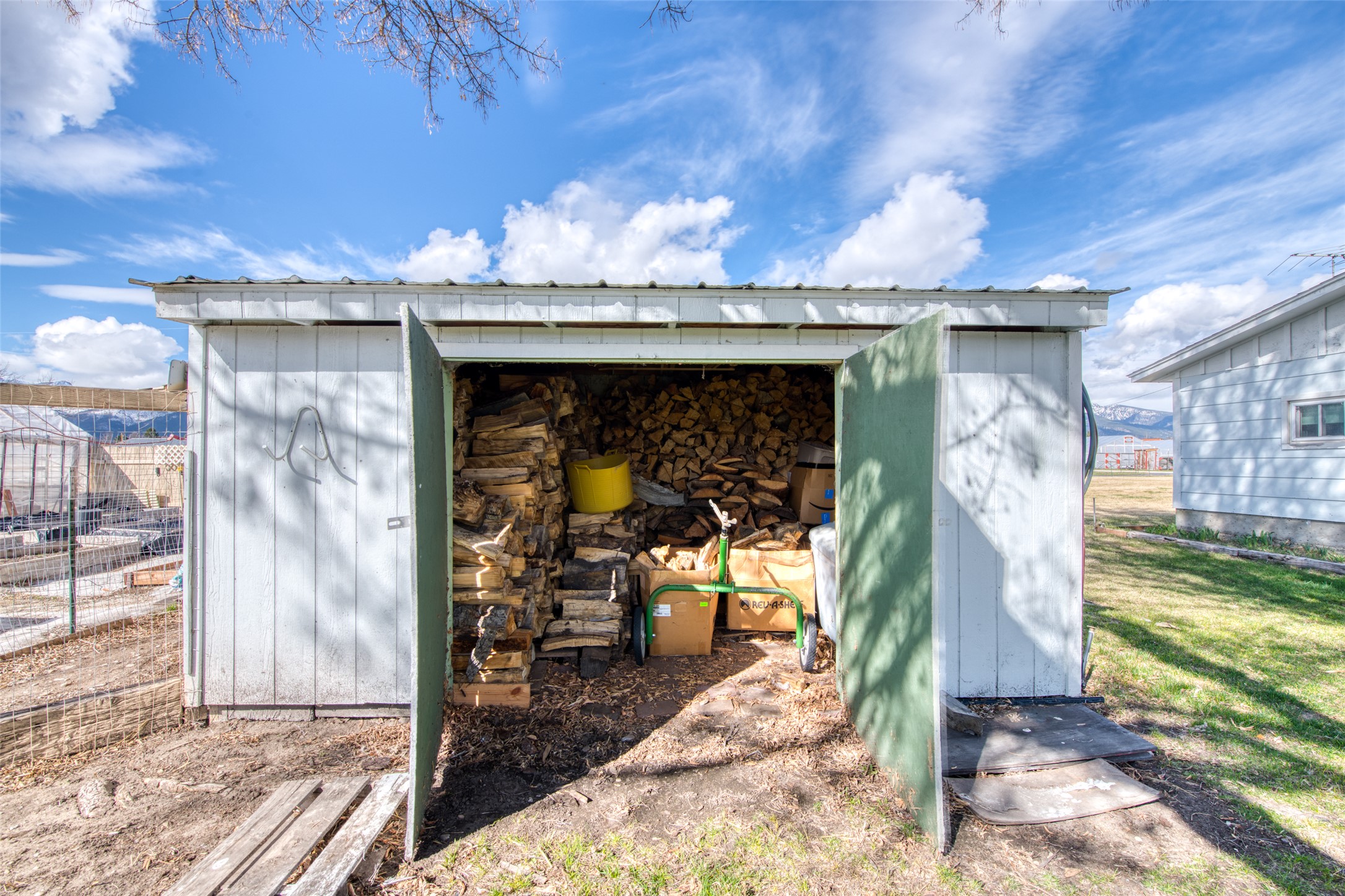 Hamilton, Montana 59840, United States, 2 Bedrooms Bedrooms, ,1 BathroomBathrooms,Residential,Active,98402