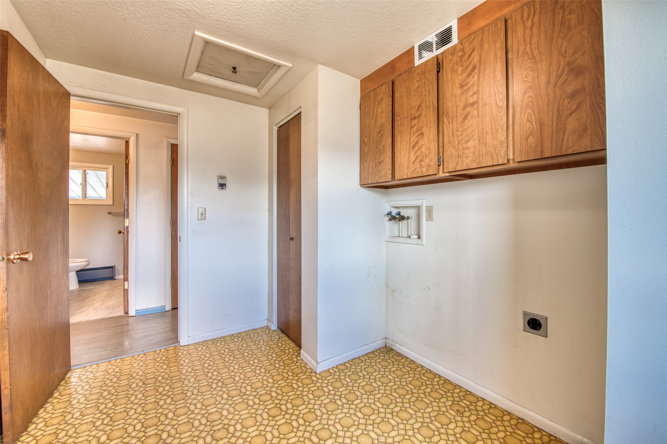 Hamilton, Montana 59840, United States, 2 Bedrooms Bedrooms, ,1 BathroomBathrooms,Residential,Active,98402