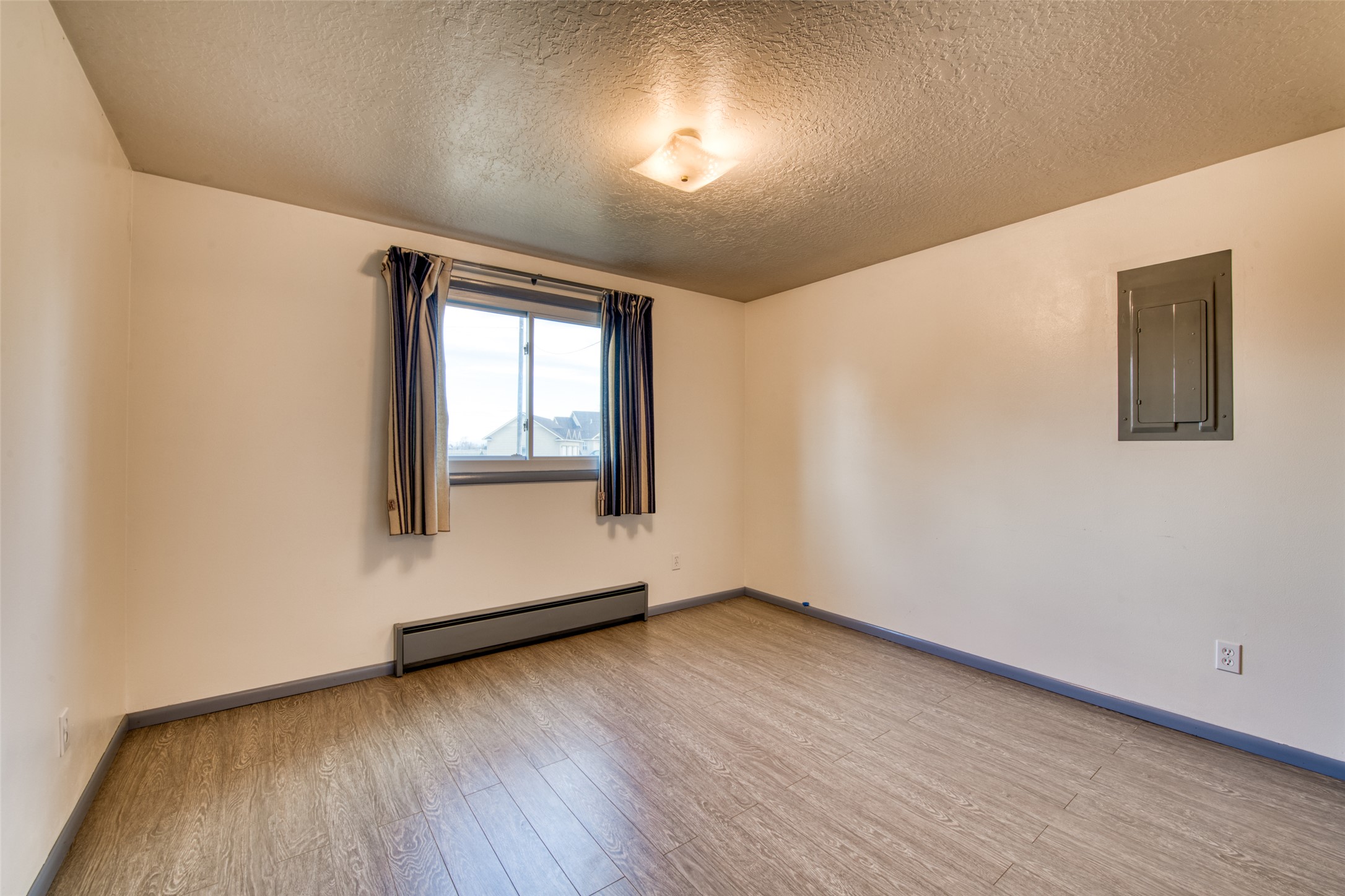 Hamilton, Montana 59840, United States, 2 Bedrooms Bedrooms, ,1 BathroomBathrooms,Residential,Active,98402