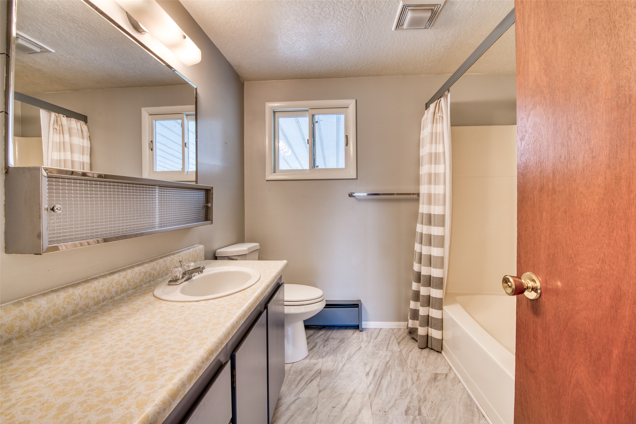 Hamilton, Montana 59840, United States, 2 Bedrooms Bedrooms, ,1 BathroomBathrooms,Residential,Active,98402