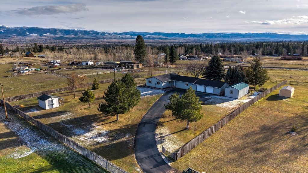 Photo of 106 Vantage Lane, Hamilton, MT 59840 (MLS # 30062250)