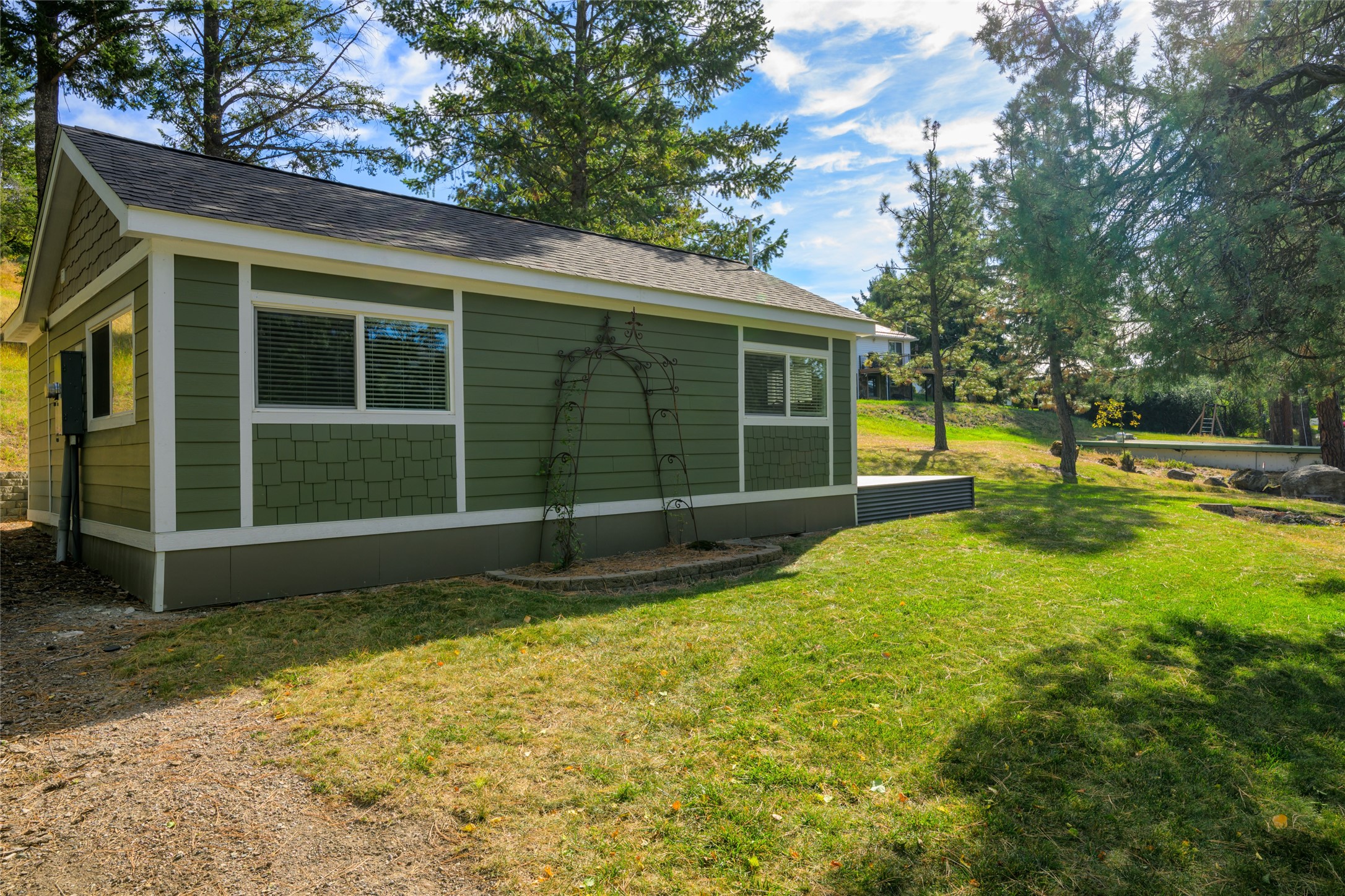 Rollins, Montana 59931, United States, 2 Bedrooms Bedrooms, ,2 BathroomsBathrooms,Residential,Pending,39307