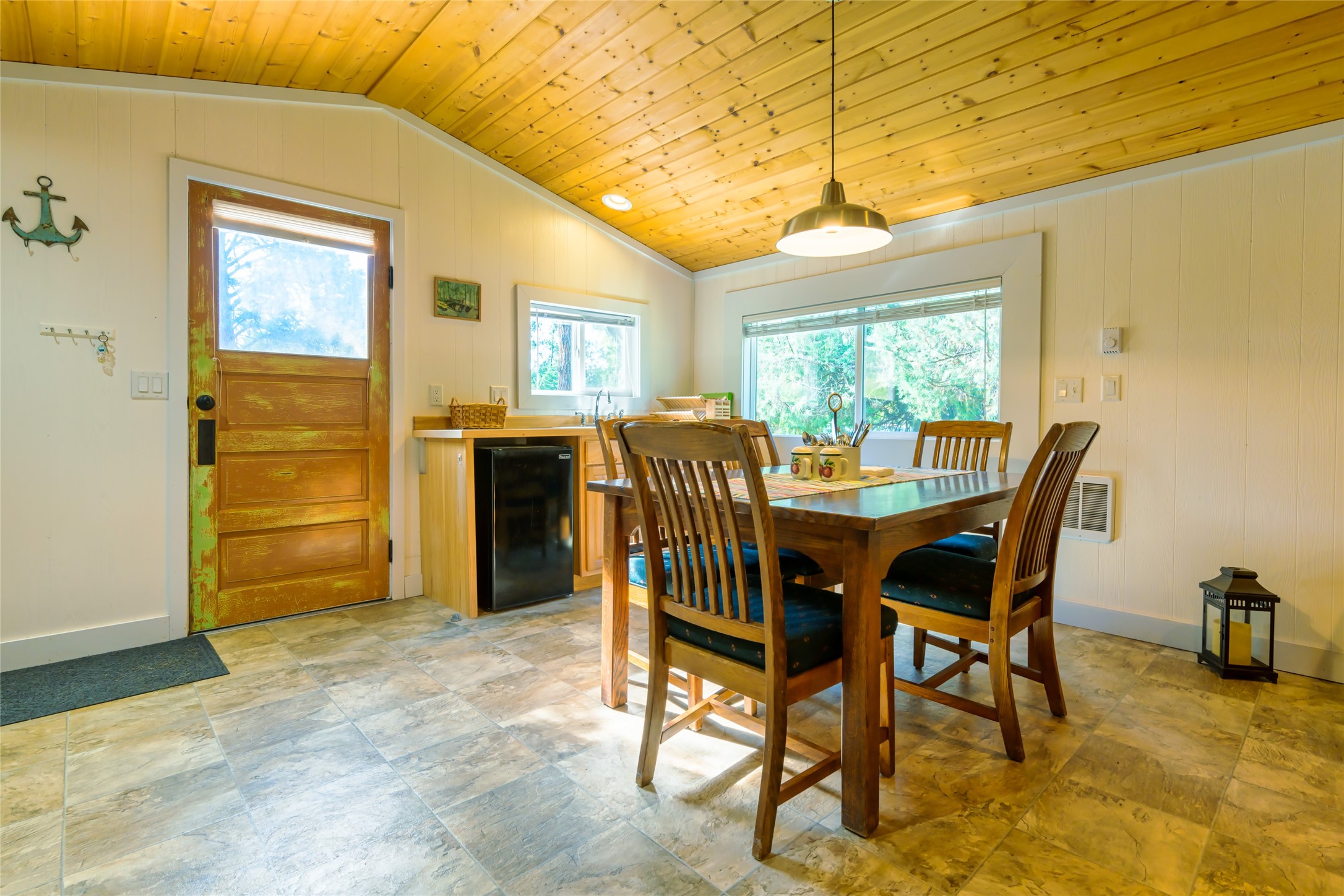 Rollins, Montana 59931, United States, 2 Bedrooms Bedrooms, ,2 BathroomsBathrooms,Residential,Pending,39307