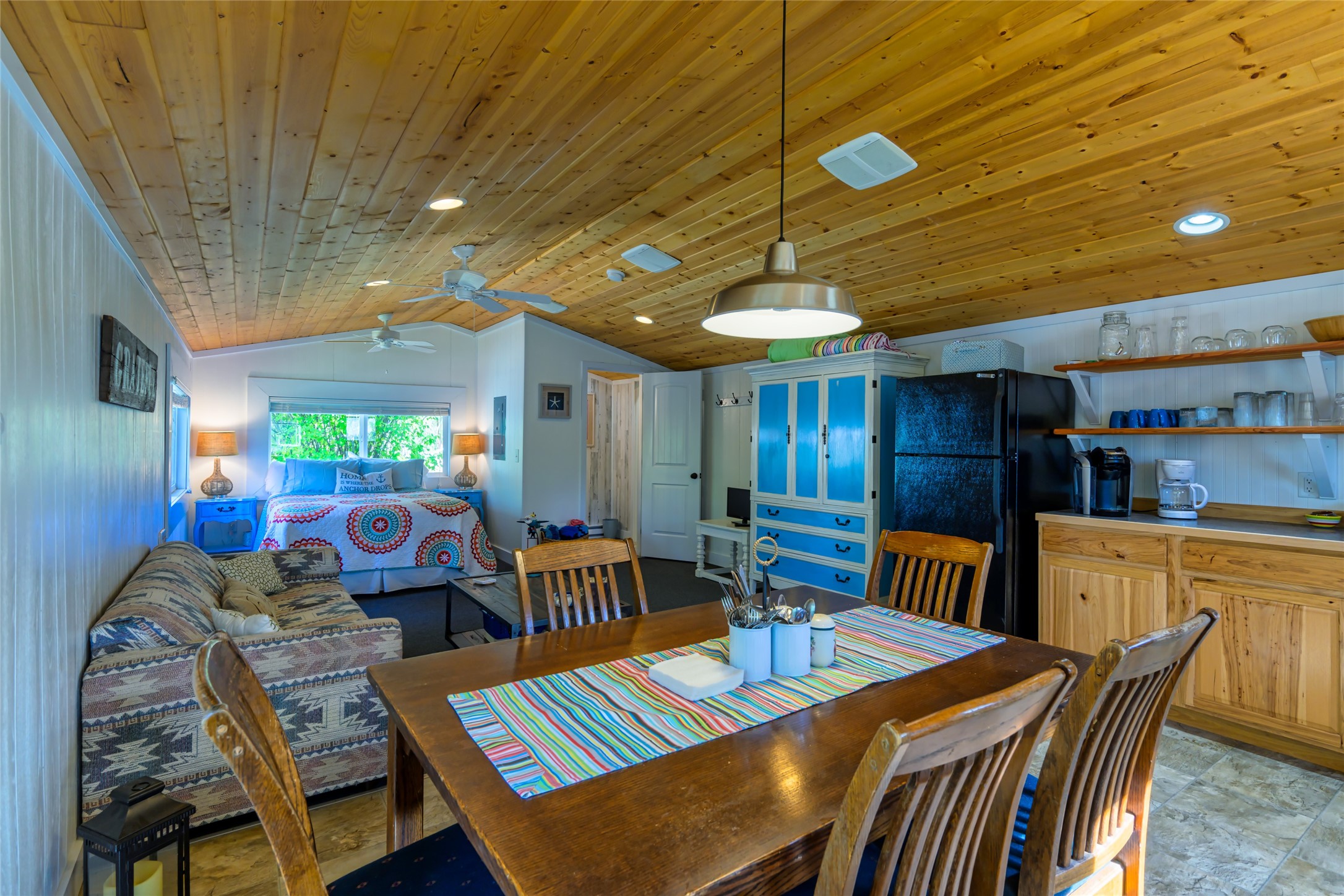 Rollins, Montana 59931, United States, 2 Bedrooms Bedrooms, ,2 BathroomsBathrooms,Residential,Pending,39307