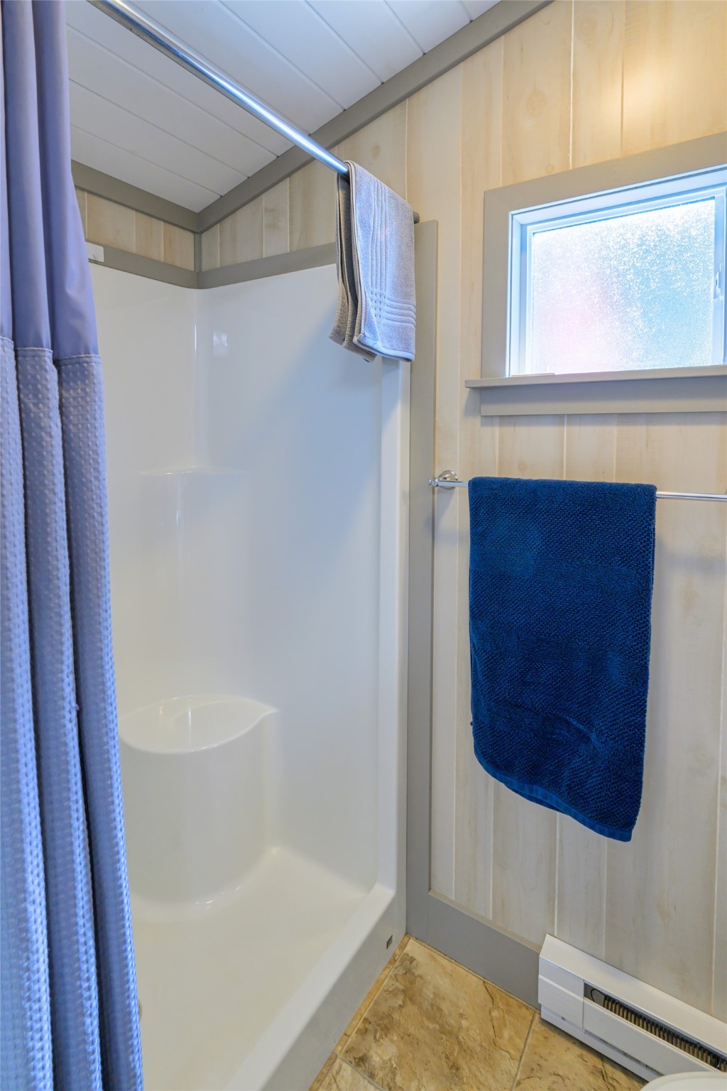 Rollins, Montana 59931, United States, 2 Bedrooms Bedrooms, ,2 BathroomsBathrooms,Residential,Pending,39307