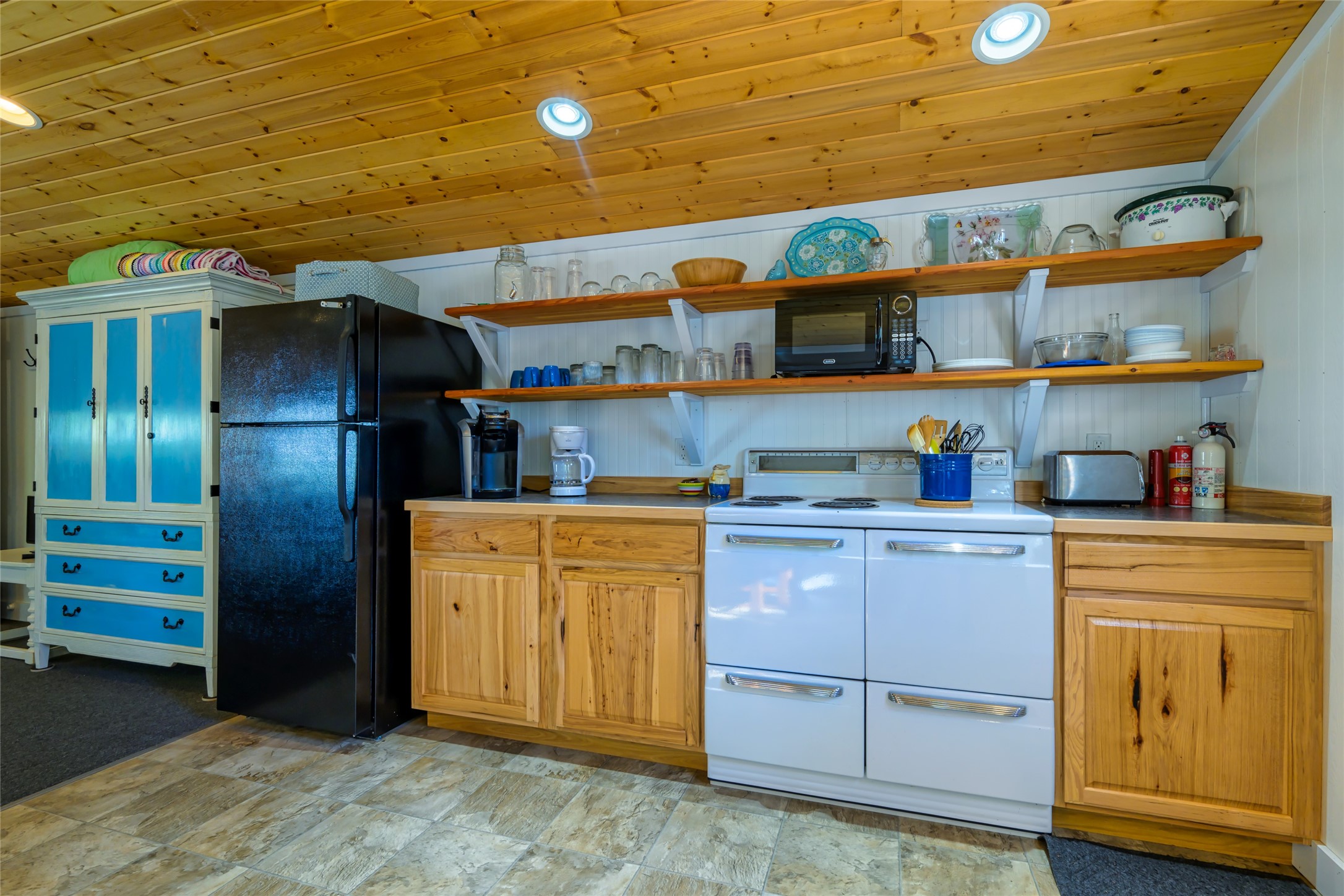 Rollins, Montana 59931, United States, 2 Bedrooms Bedrooms, ,2 BathroomsBathrooms,Residential,Pending,39307