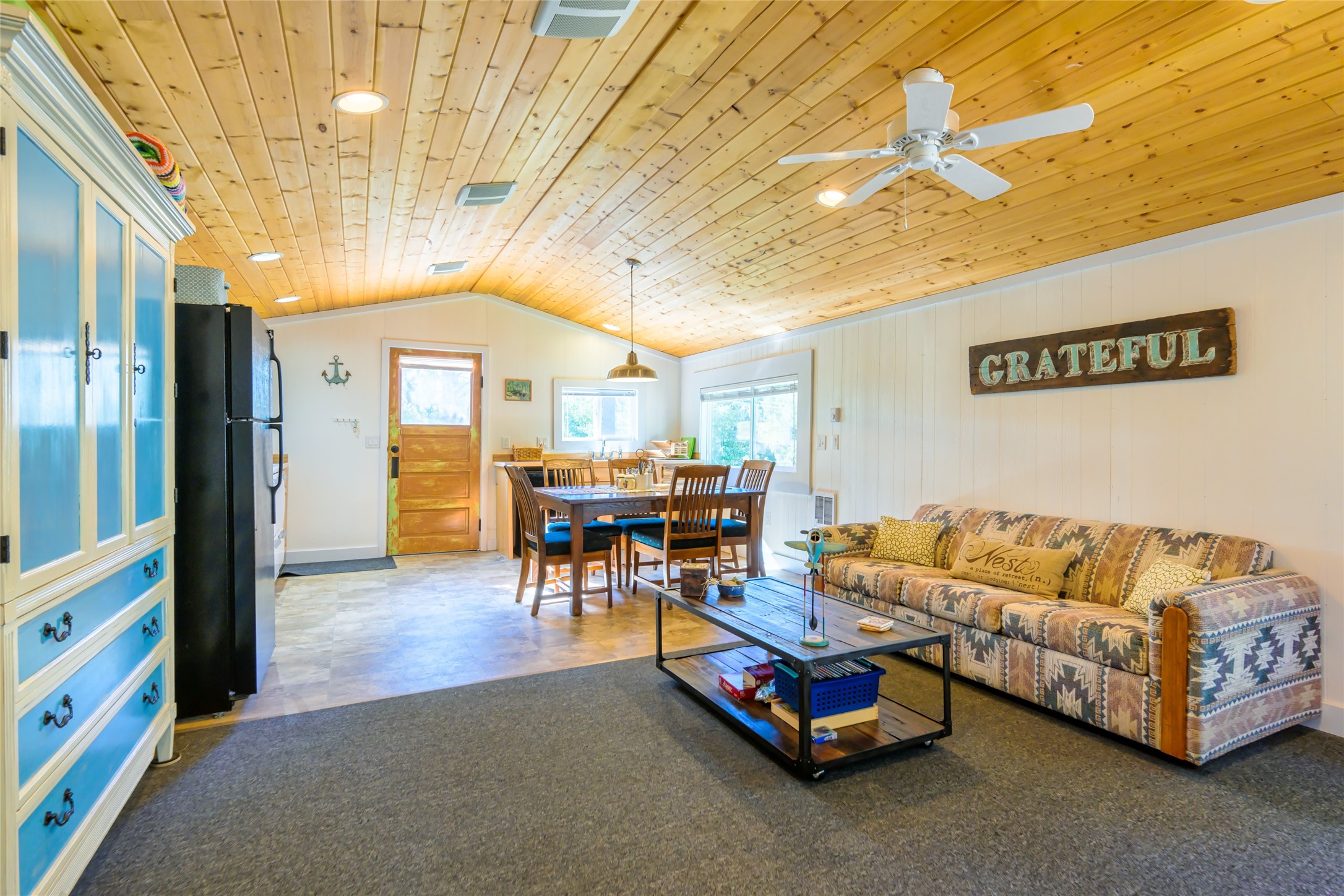 Rollins, Montana 59931, United States, 2 Bedrooms Bedrooms, ,2 BathroomsBathrooms,Residential,Pending,39307