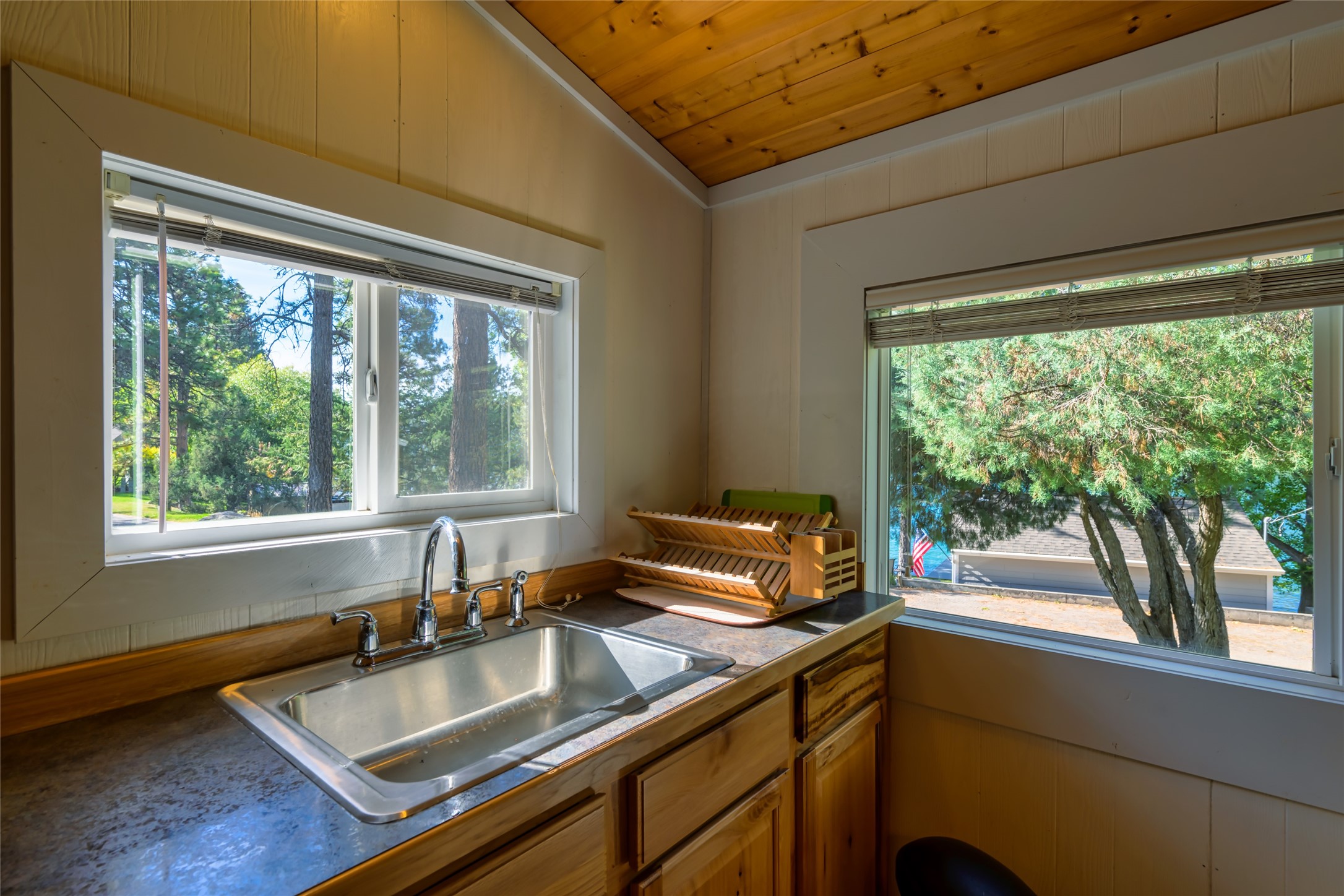 Rollins, Montana 59931, United States, 2 Bedrooms Bedrooms, ,2 BathroomsBathrooms,Residential,Pending,39307