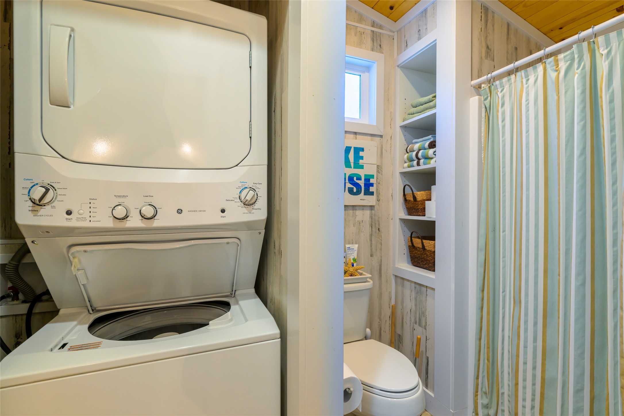 Rollins, Montana 59931, United States, 2 Bedrooms Bedrooms, ,2 BathroomsBathrooms,Residential,Pending,39307