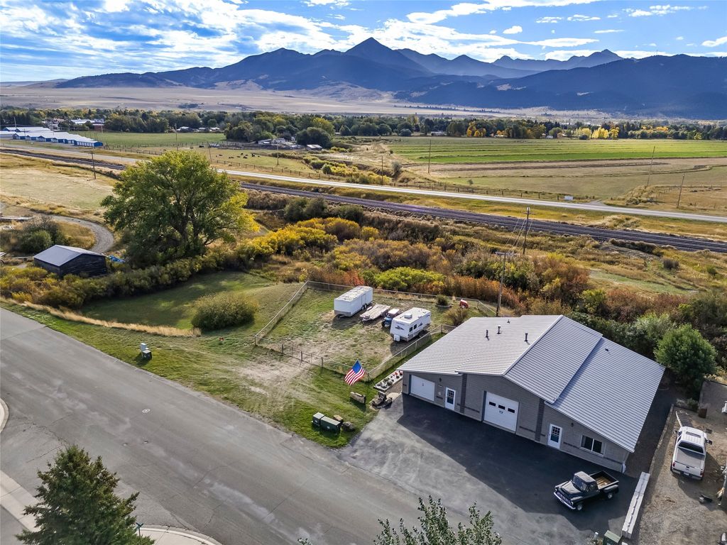 Photo of 1801 Sun Avenue, Livingston, MT 59047 (MLS # 30058590)