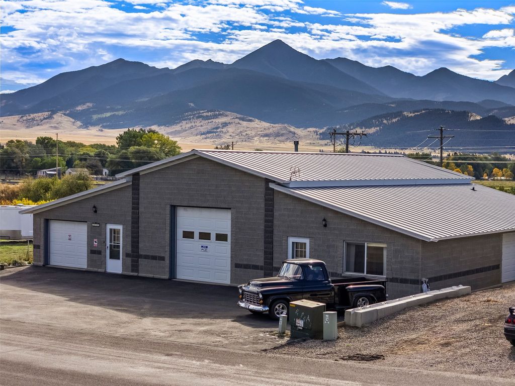 Photo of 1801 Sun Avenue, Livingston, MT 59047 (MLS # 30058590)