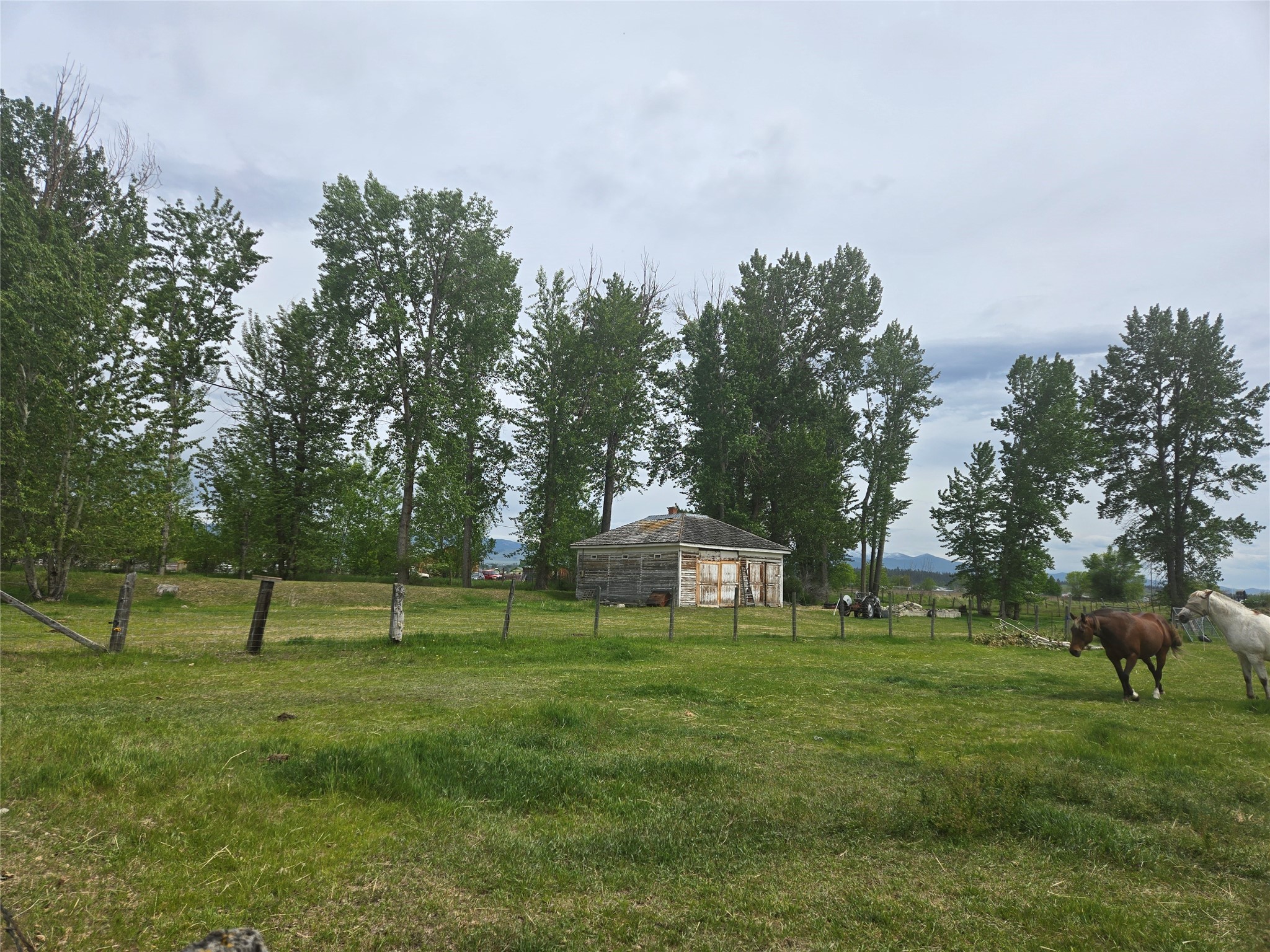 Tract 4 E 2nd Street
