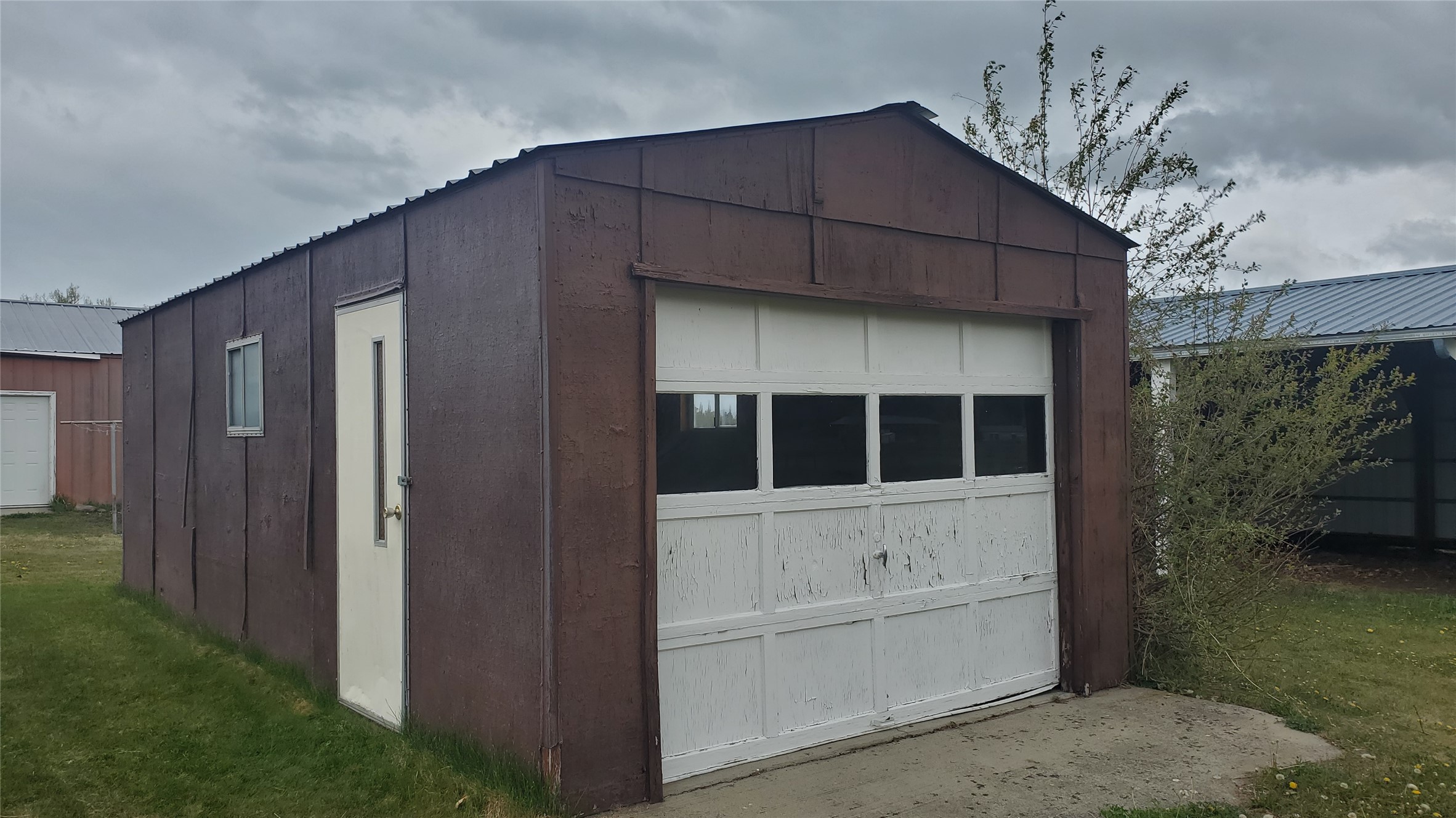 842 Sawyer Lane