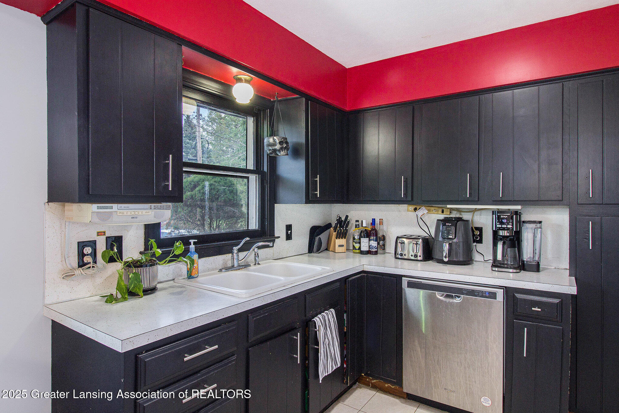 Okemos, Michigan 48864, United States, 3 Bedrooms Bedrooms, ,3 BathroomsBathrooms,Residential,Pending,113152