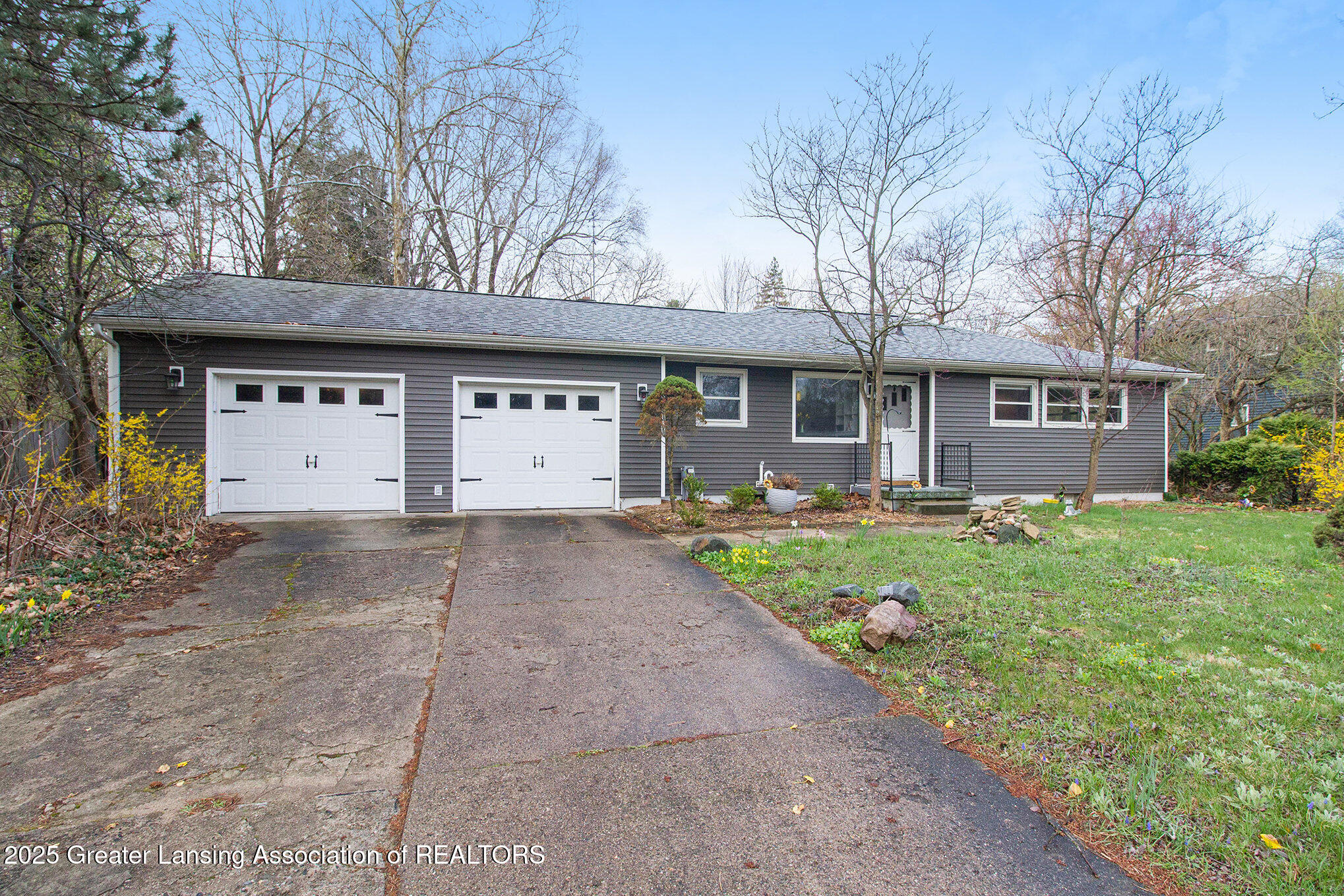 Okemos, Michigan 48864, United States, 3 Bedrooms Bedrooms, ,3 BathroomsBathrooms,Residential,Pending,113152