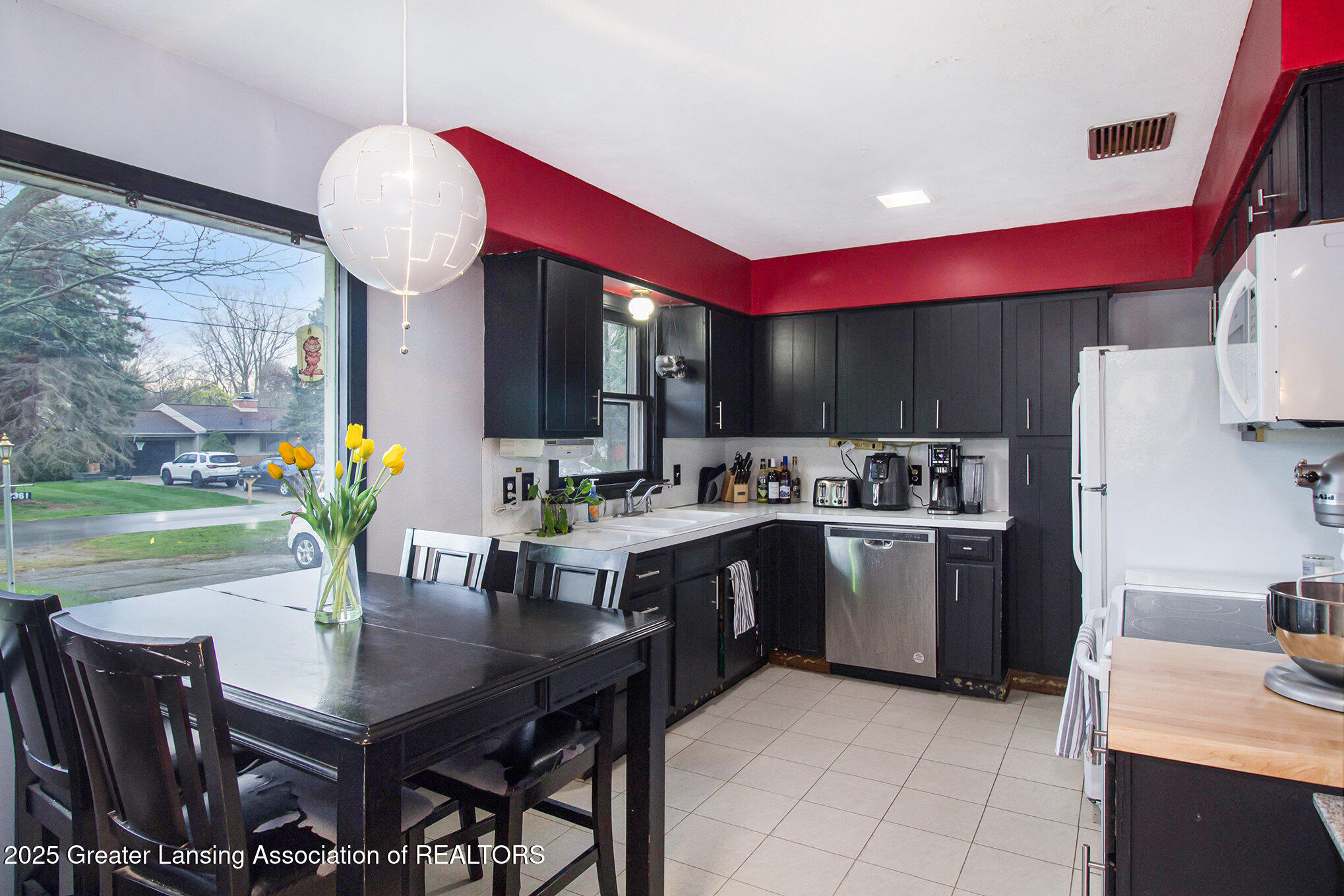 Okemos, Michigan 48864, United States, 3 Bedrooms Bedrooms, ,3 BathroomsBathrooms,Residential,Pending,113152