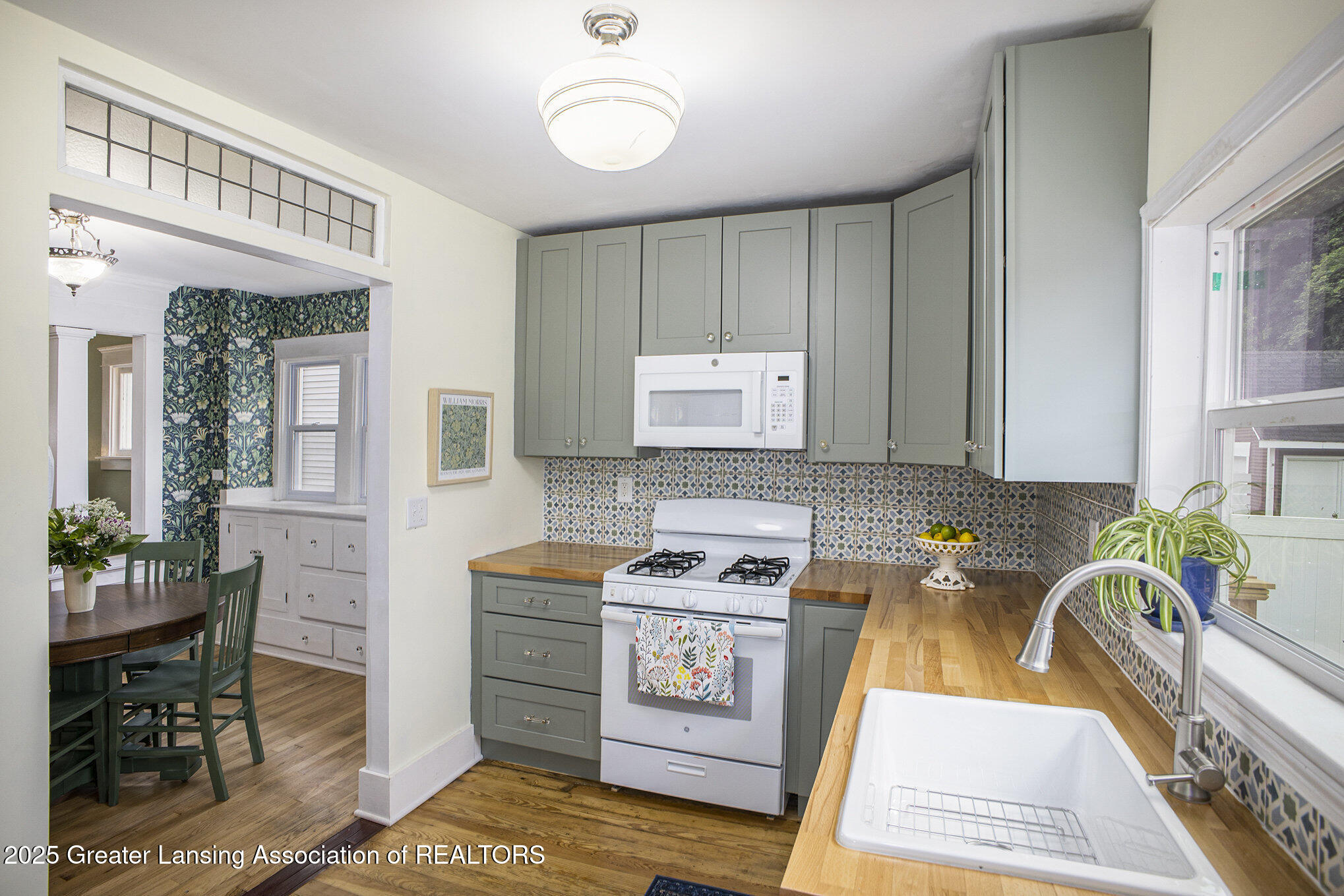 Lansing, Michigan 48915, United States, 2 Bedrooms Bedrooms, ,1 BathroomBathrooms,Residential,Pending,149349