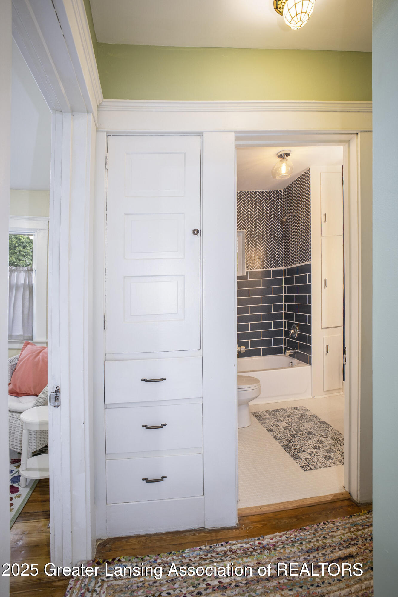 Lansing, Michigan 48915, United States, 2 Bedrooms Bedrooms, ,1 BathroomBathrooms,Residential,Pending,149349