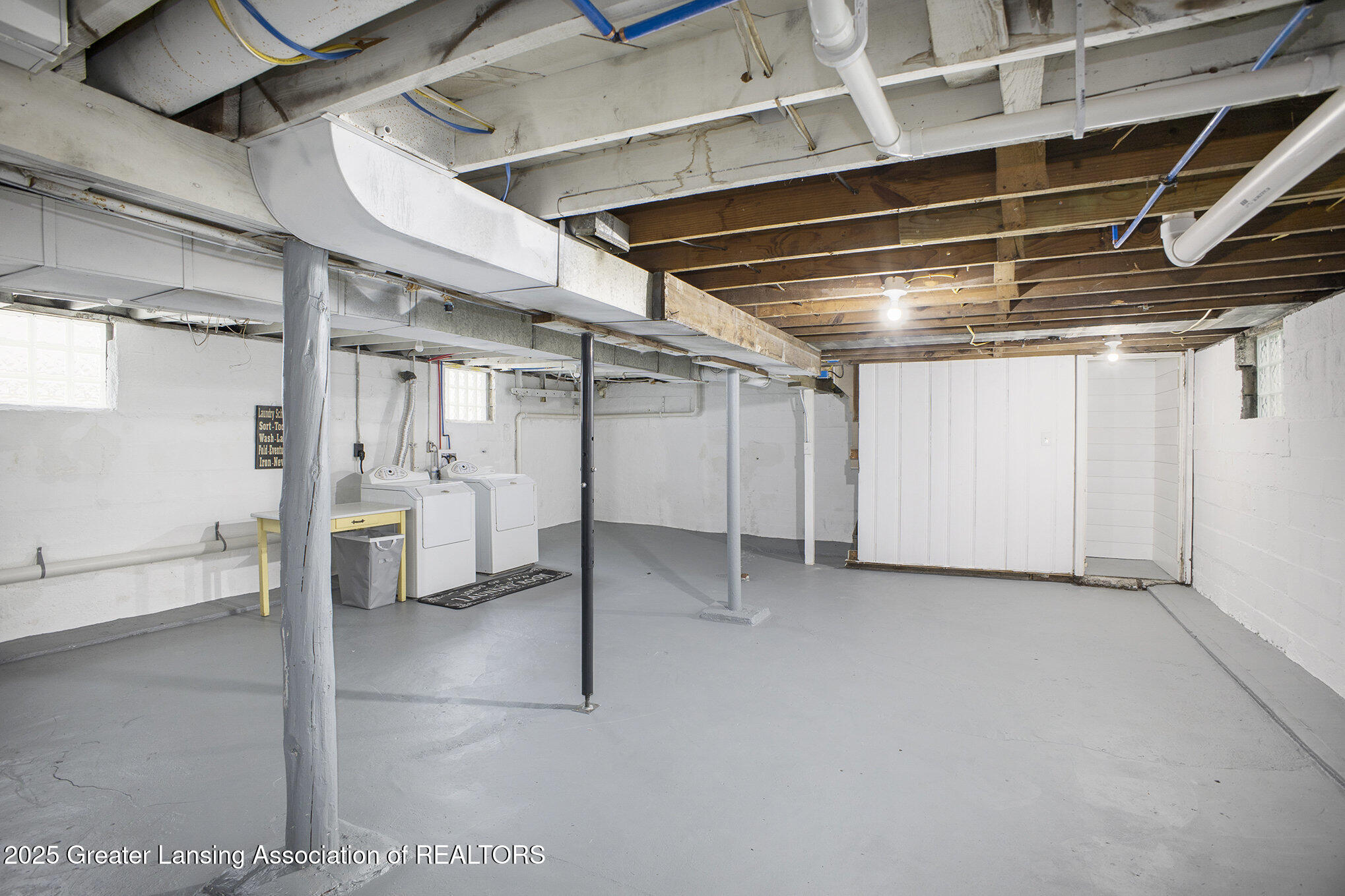 Lansing, Michigan 48915, United States, 2 Bedrooms Bedrooms, ,1 BathroomBathrooms,Residential,Pending,149349