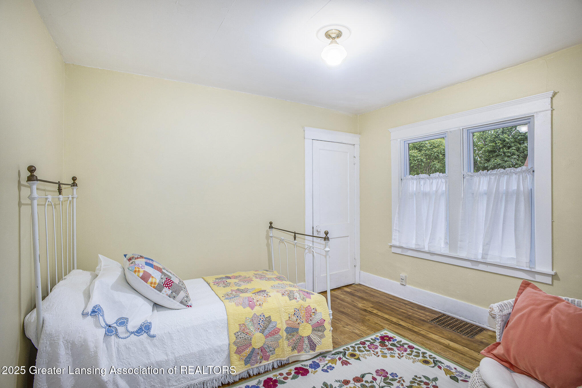 Lansing, Michigan 48915, United States, 2 Bedrooms Bedrooms, ,1 BathroomBathrooms,Residential,Pending,149349