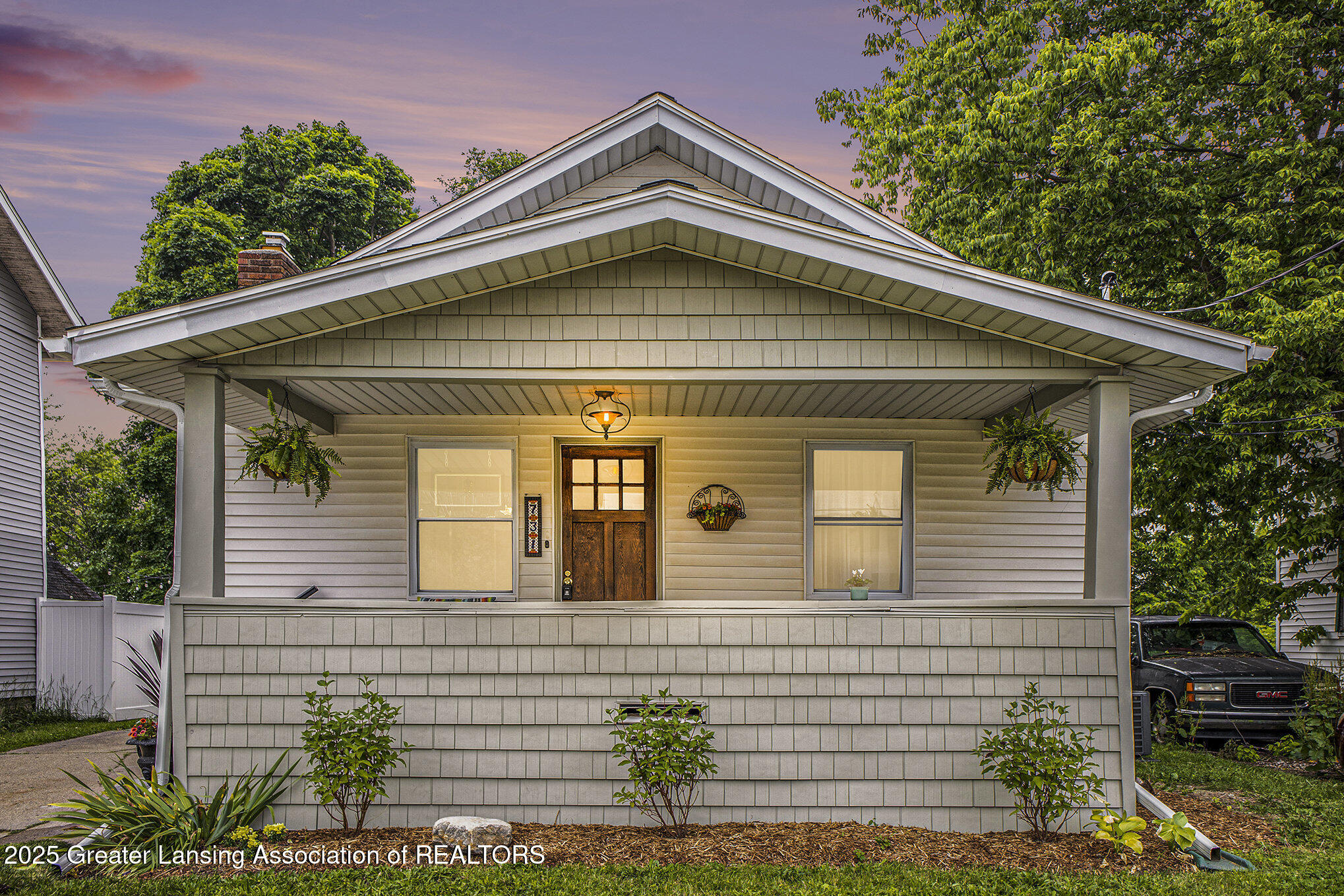 Lansing, Michigan 48915, United States, 2 Bedrooms Bedrooms, ,1 BathroomBathrooms,Residential,Pending,149349