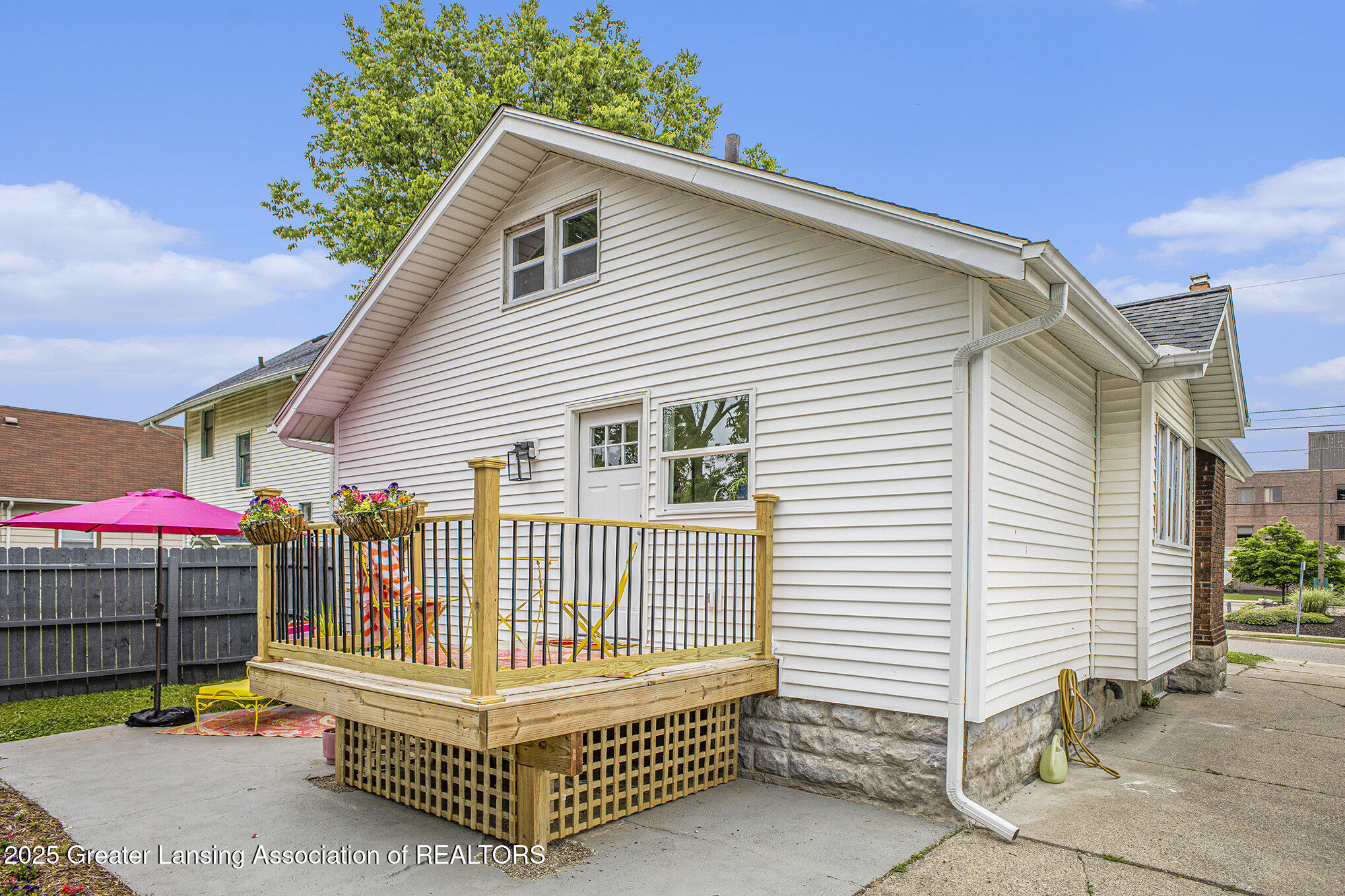 Lansing, Michigan 48915, United States, 2 Bedrooms Bedrooms, ,1 BathroomBathrooms,Residential,Pending,149349