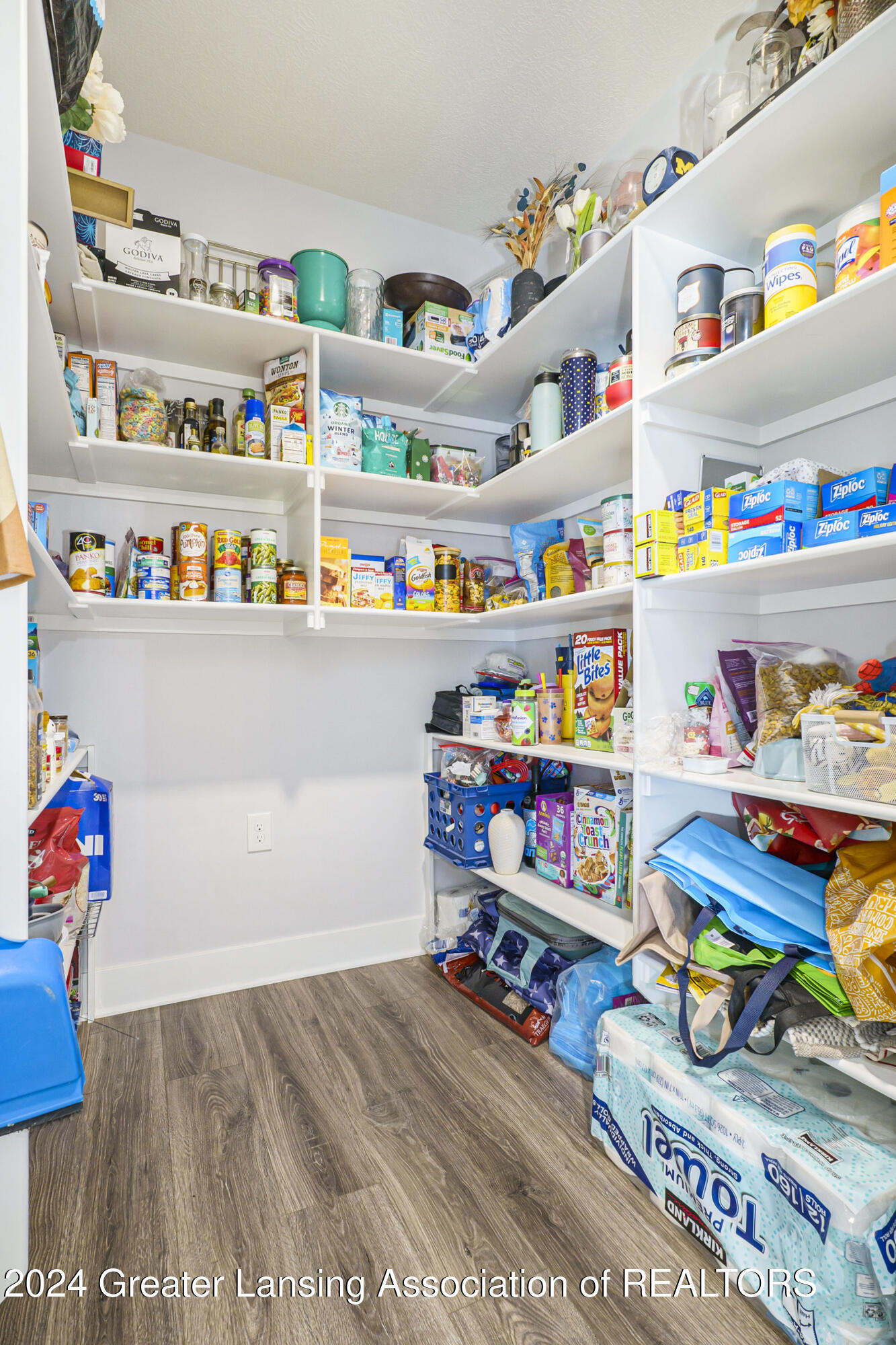 Bath, Michigan 48808, United States, 5 Bedrooms Bedrooms, ,4 BathroomsBathrooms,Residential,Active,21922