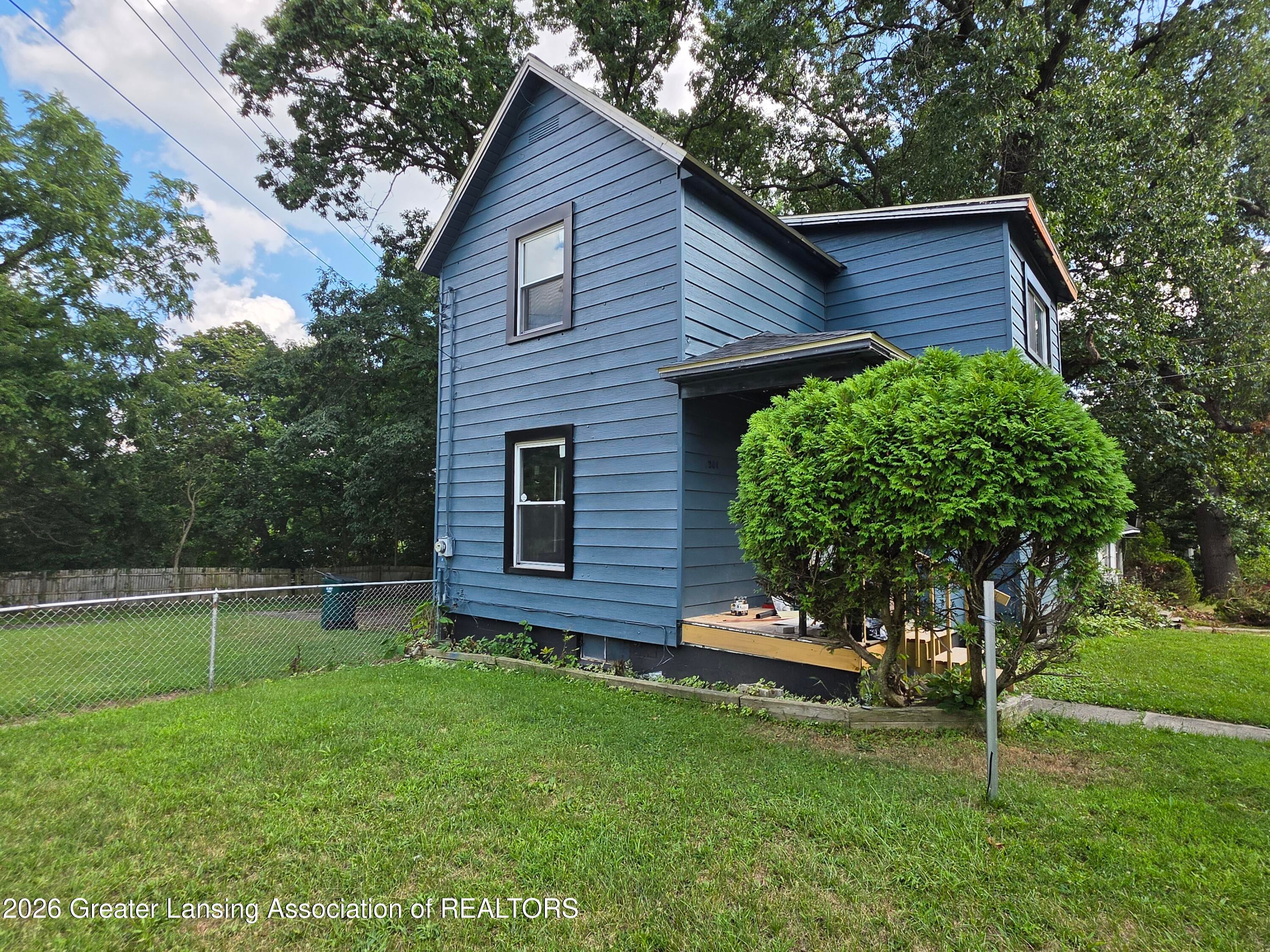1201 Lathrop Street - Photo 2