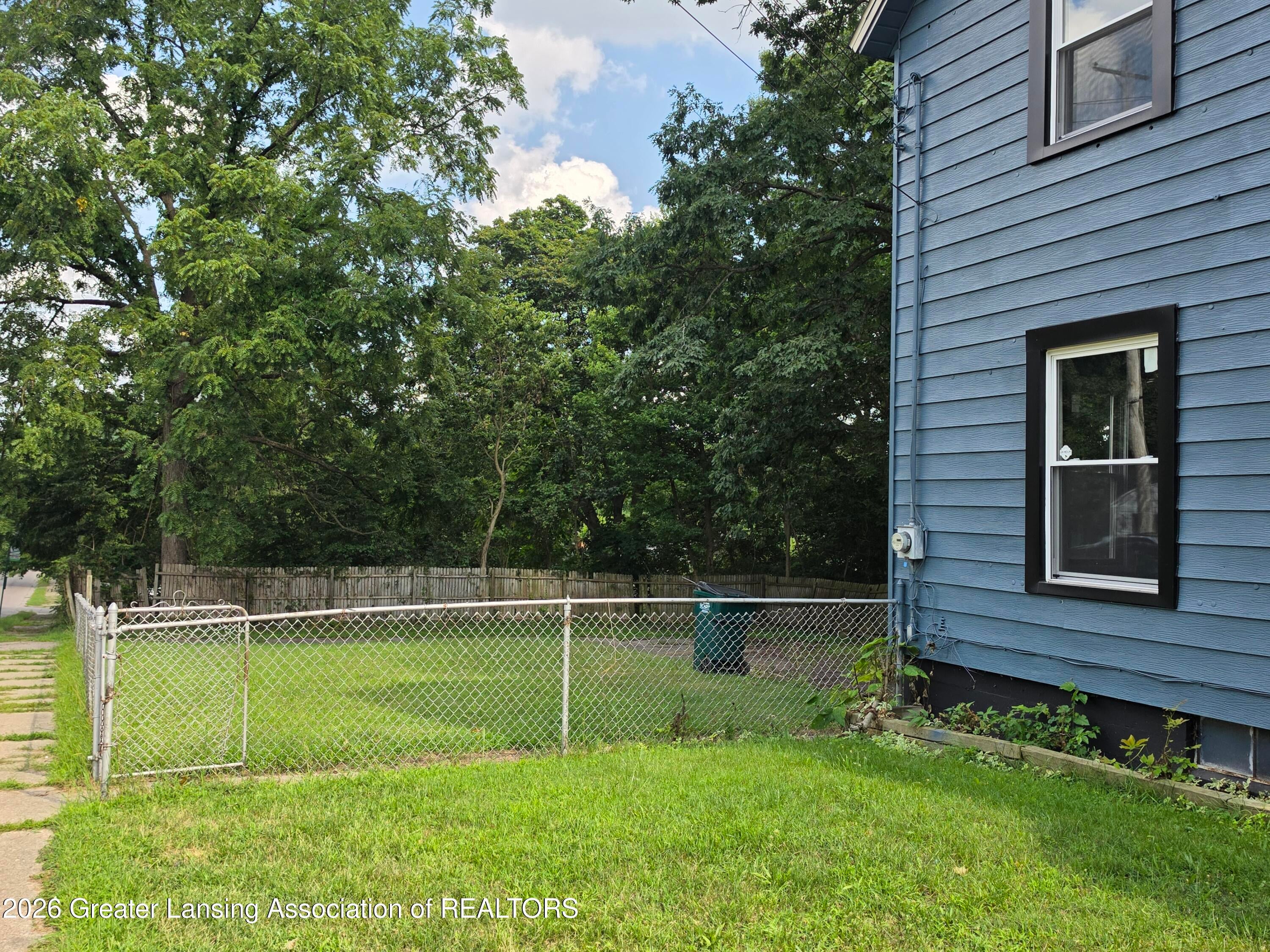 1201 Lathrop Street - Photo 3