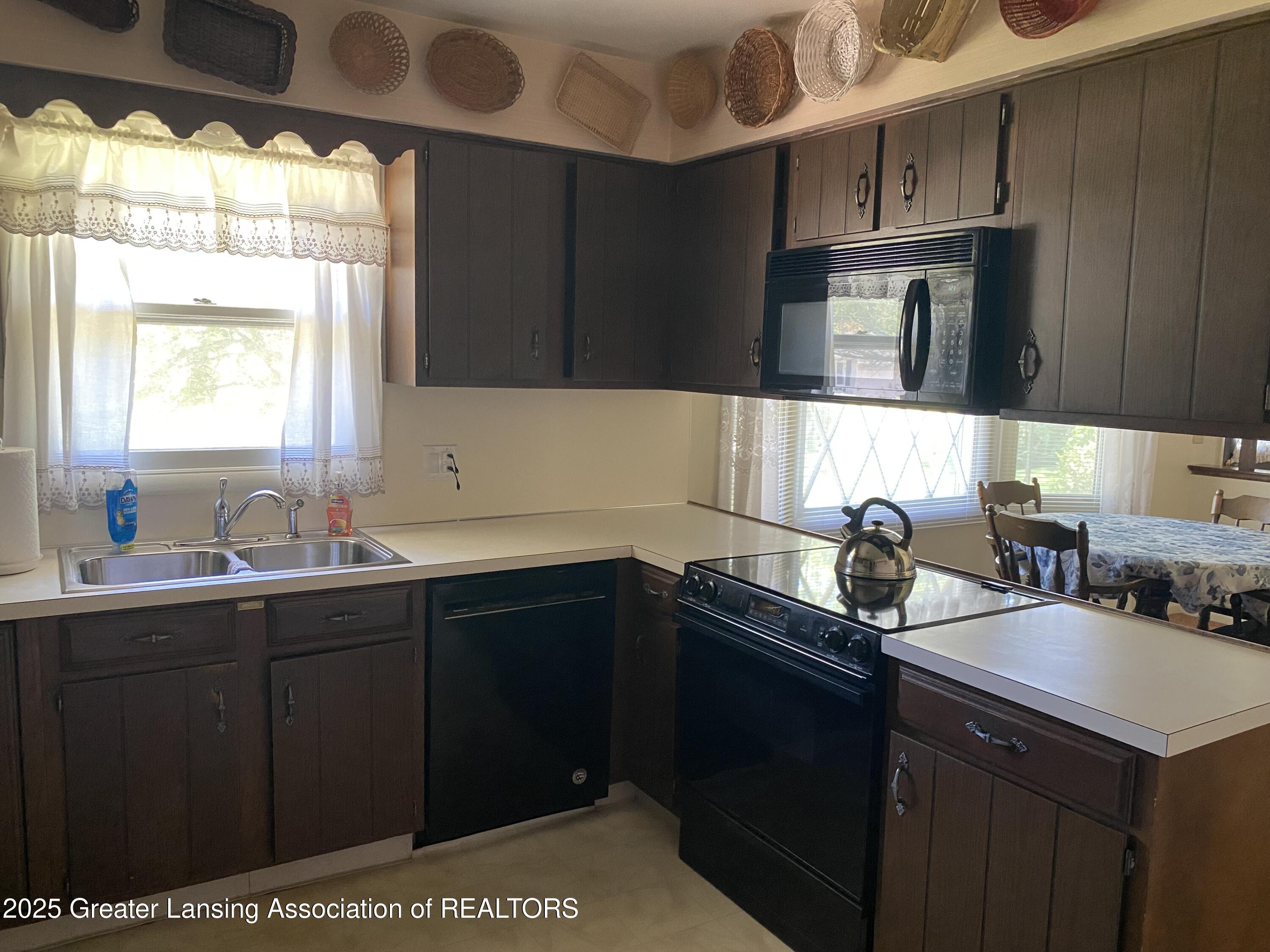 Holt, Michigan 48842, United States, 3 Bedrooms Bedrooms, ,2 BathroomsBathrooms,Residential,Active,162515