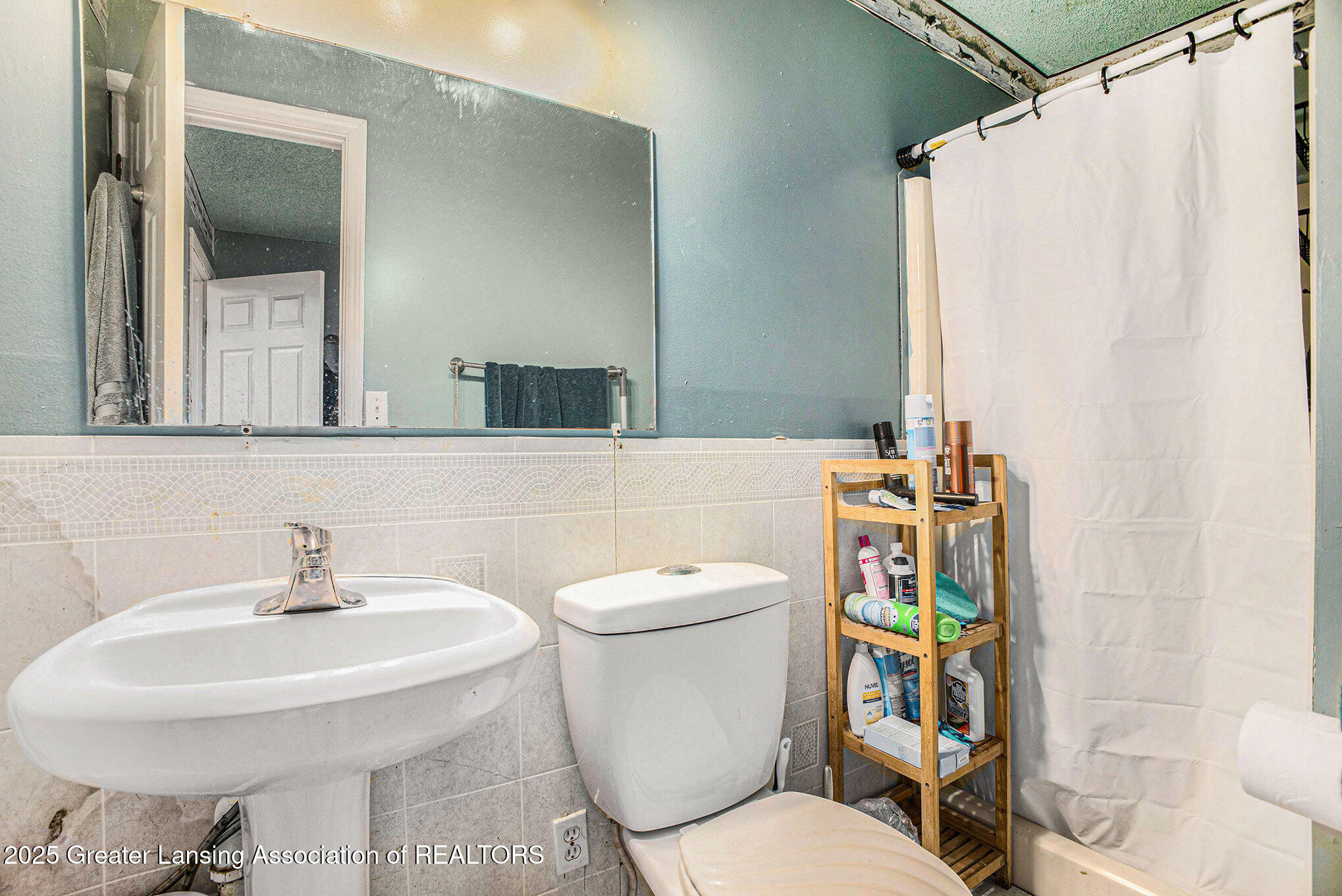 Lansing, Michigan 48911, United States, 5 Bedrooms Bedrooms, ,3 BathroomsBathrooms,Residential,Active,217351