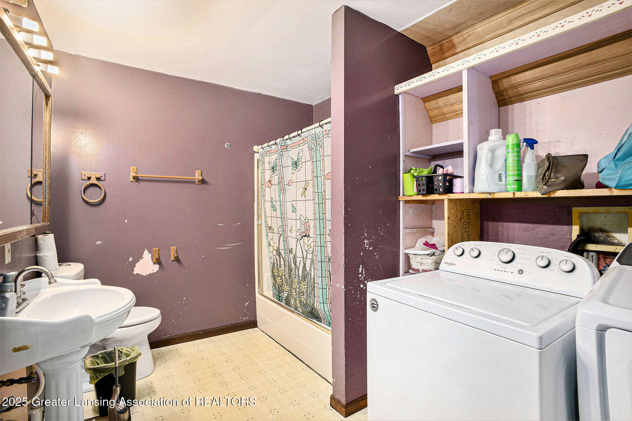 Lansing, Michigan 48911, United States, 5 Bedrooms Bedrooms, ,3 BathroomsBathrooms,Residential,Active,217351