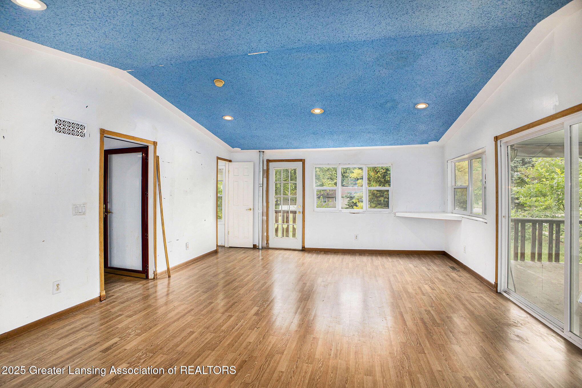 Lansing, Michigan 48911, United States, 5 Bedrooms Bedrooms, ,3 BathroomsBathrooms,Residential,Active,217351