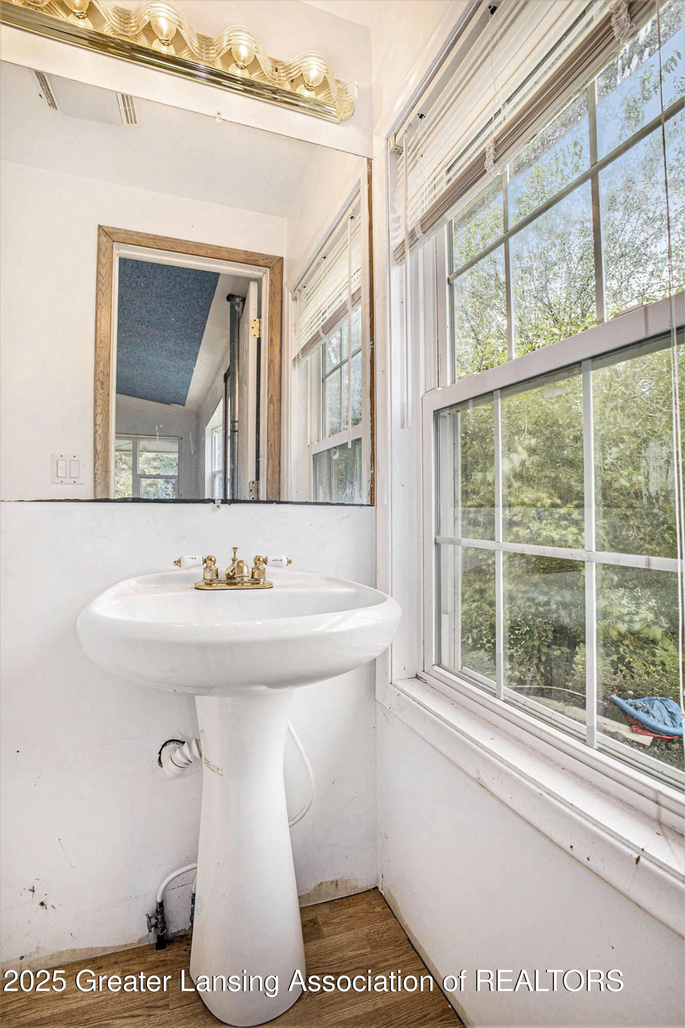 Lansing, Michigan 48911, United States, 5 Bedrooms Bedrooms, ,3 BathroomsBathrooms,Residential,Active,217351