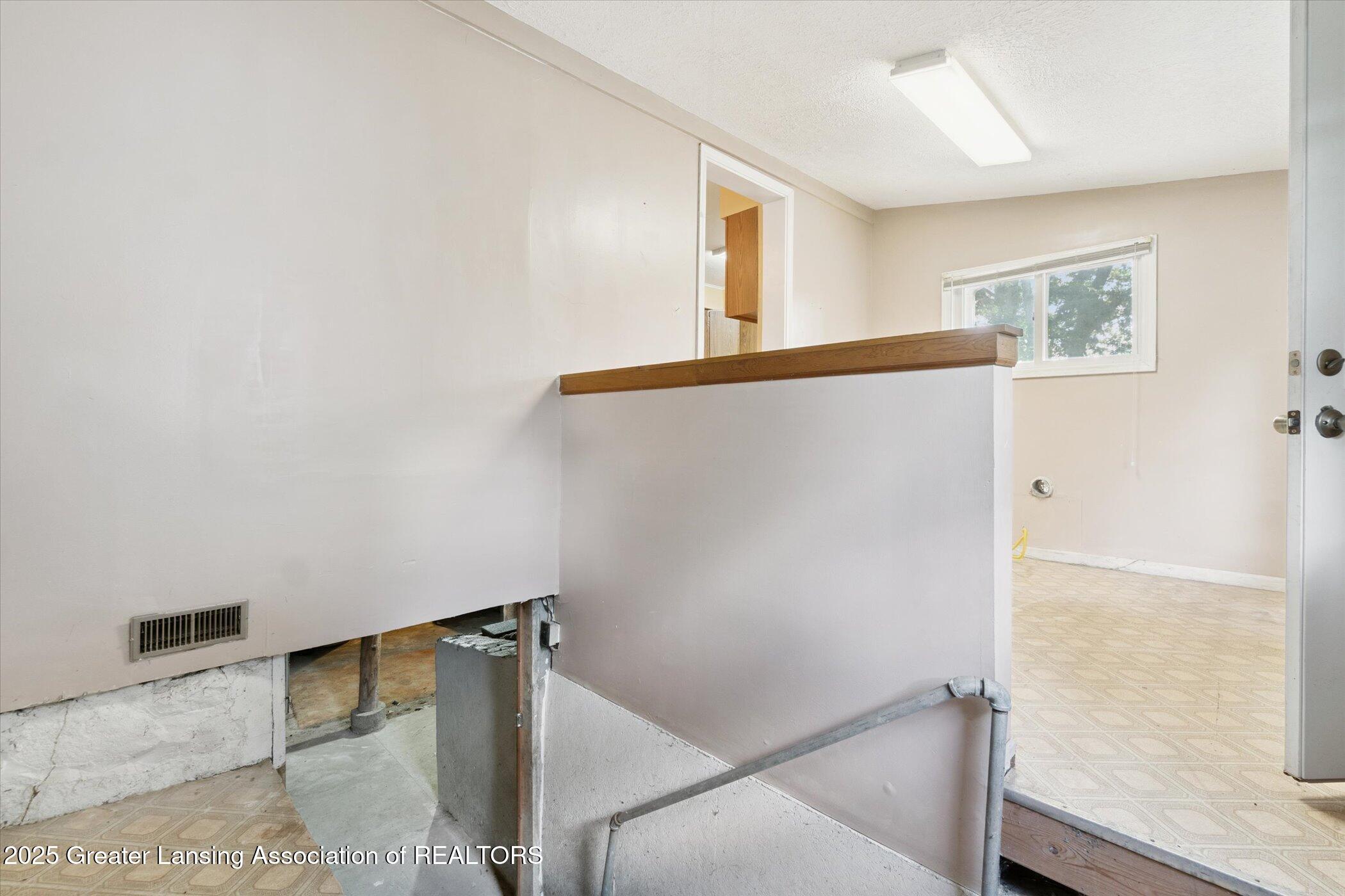 Ionia, Michigan 48846, United States, 2 Bedrooms Bedrooms, ,1 BathroomBathrooms,Residential,Pending,198961