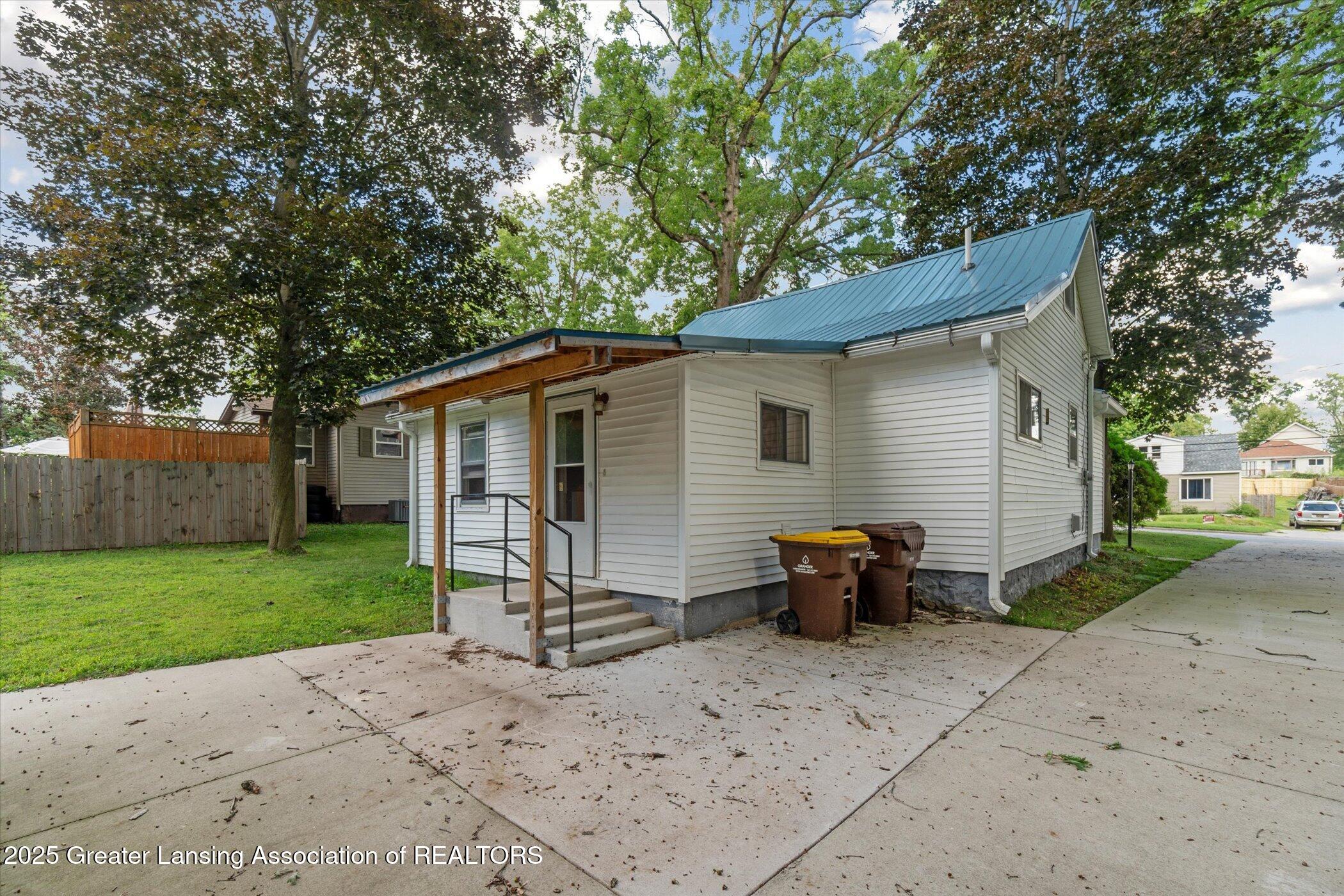 Ionia, Michigan 48846, United States, 2 Bedrooms Bedrooms, ,1 BathroomBathrooms,Residential,Pending,198961