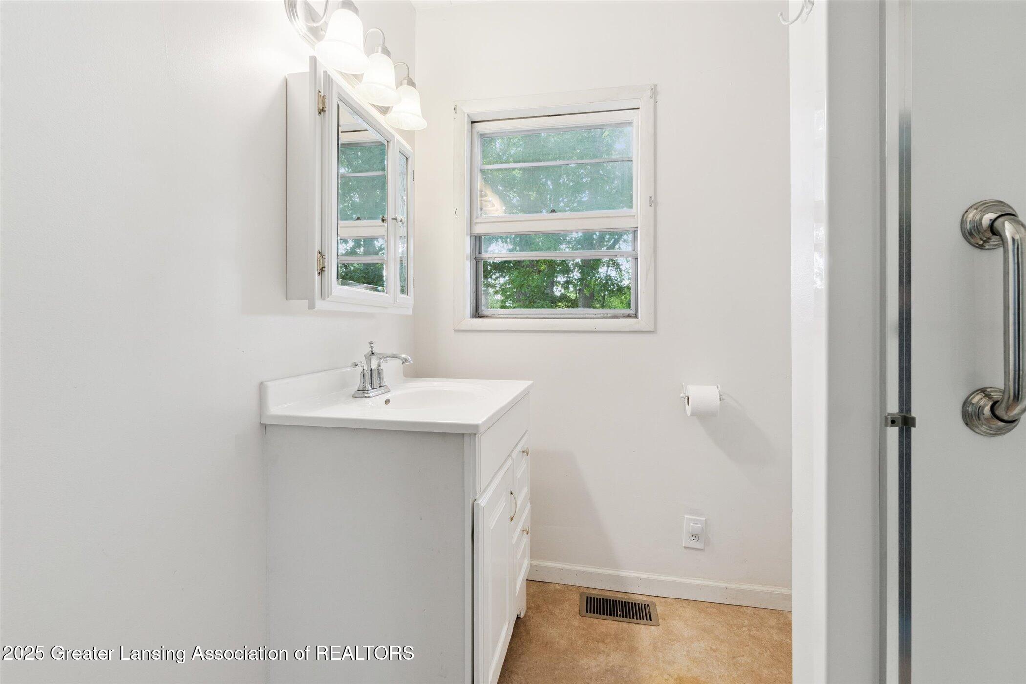 Ionia, Michigan 48846, United States, 2 Bedrooms Bedrooms, ,1 BathroomBathrooms,Residential,Pending,198961