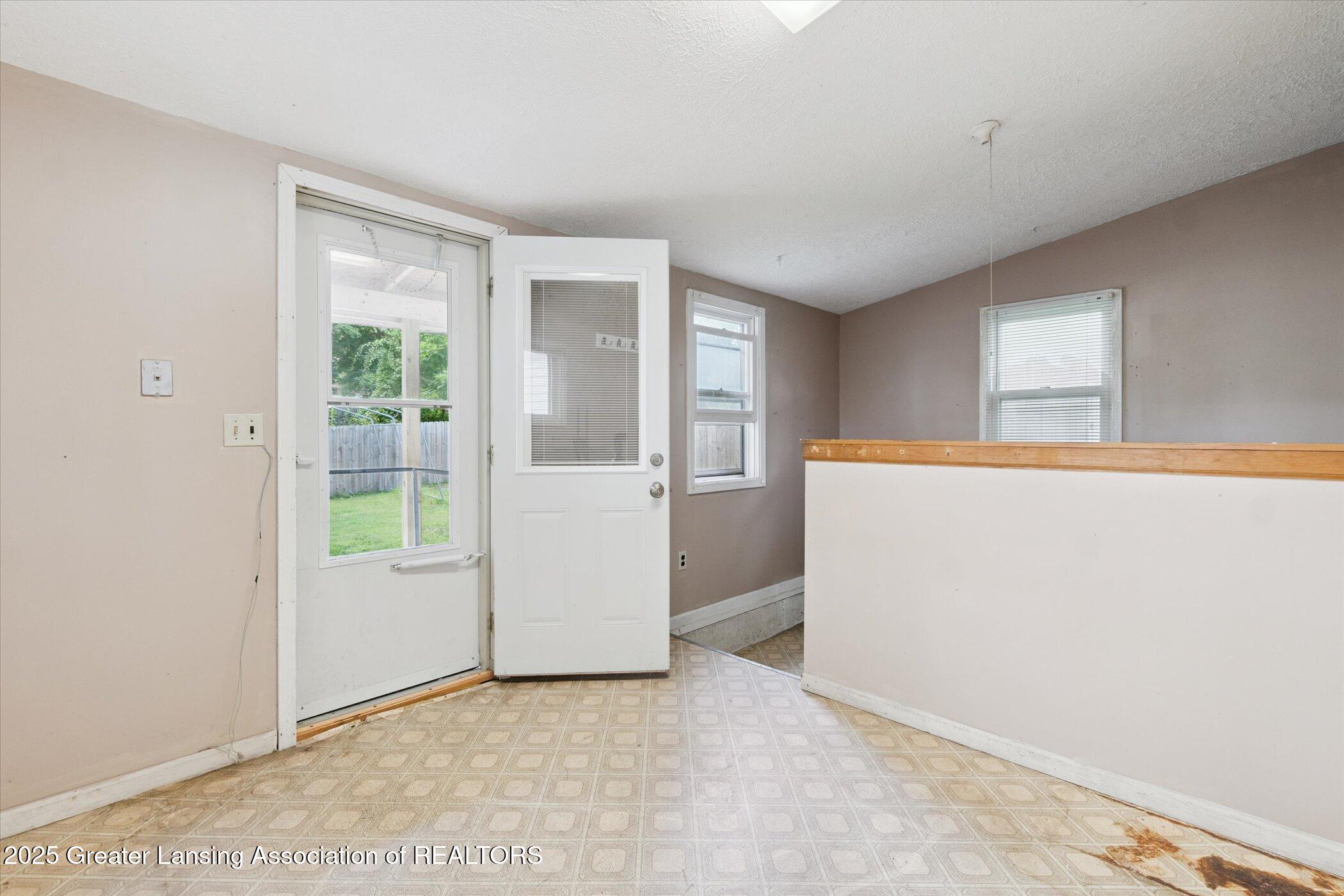 Ionia, Michigan 48846, United States, 2 Bedrooms Bedrooms, ,1 BathroomBathrooms,Residential,Pending,198961