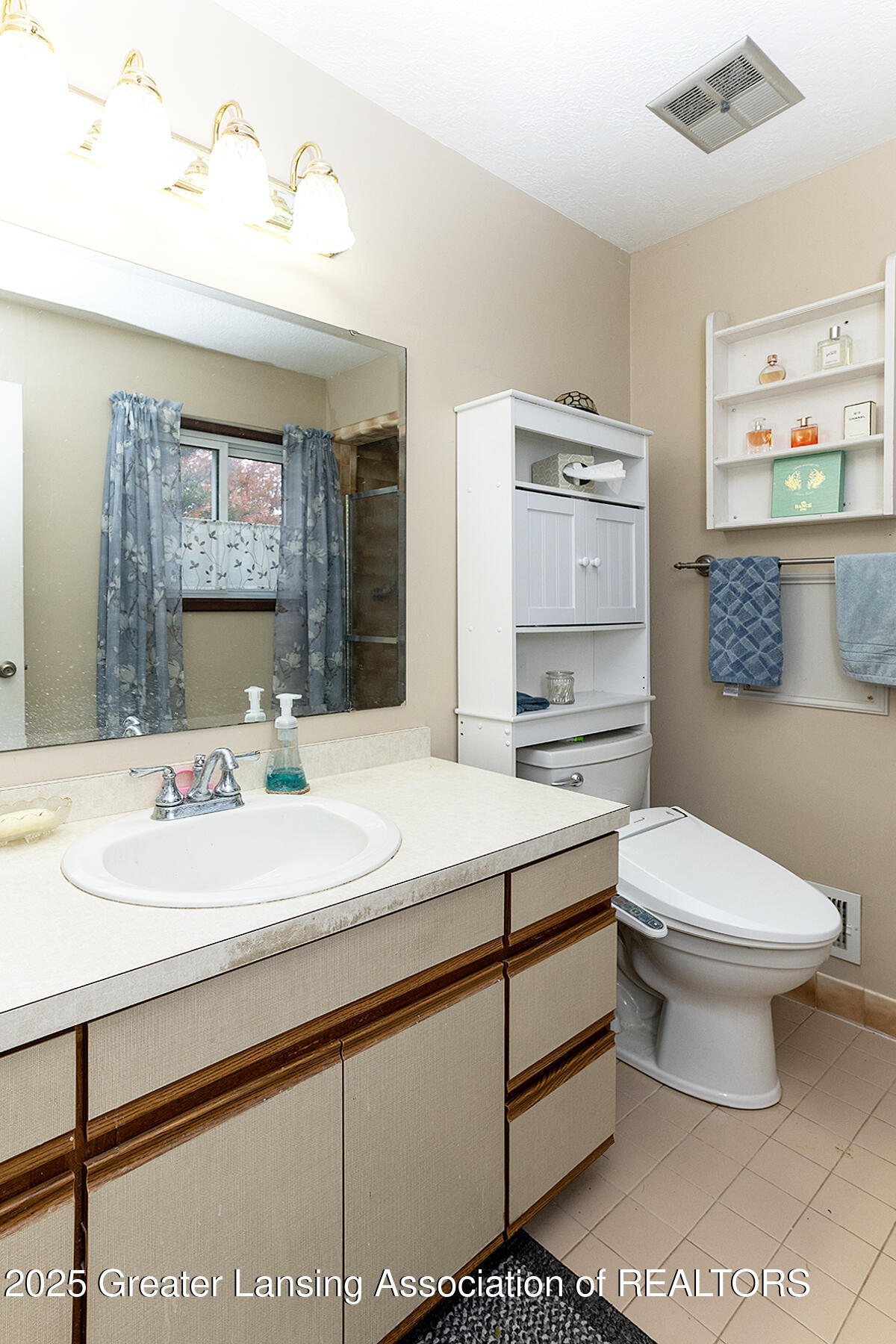 Holt, Michigan 48842, United States, 3 Bedrooms Bedrooms, ,2 BathroomsBathrooms,Residential,Active,238161