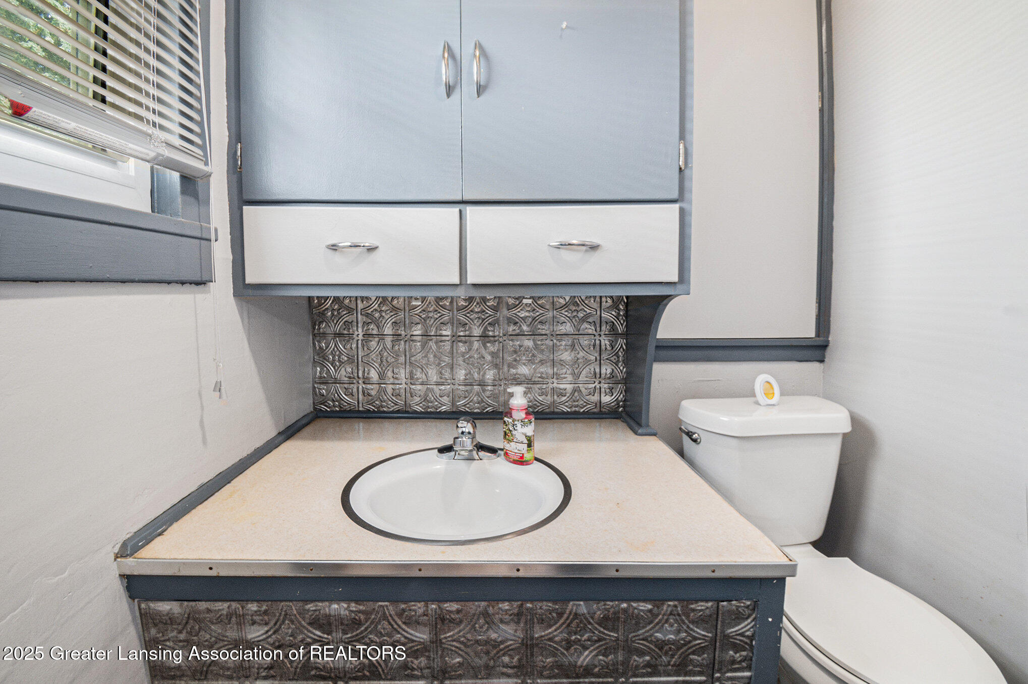 Owosso, Michigan 48867, United States, 3 Bedrooms Bedrooms, ,2 BathroomsBathrooms,Residential,Pending,152349