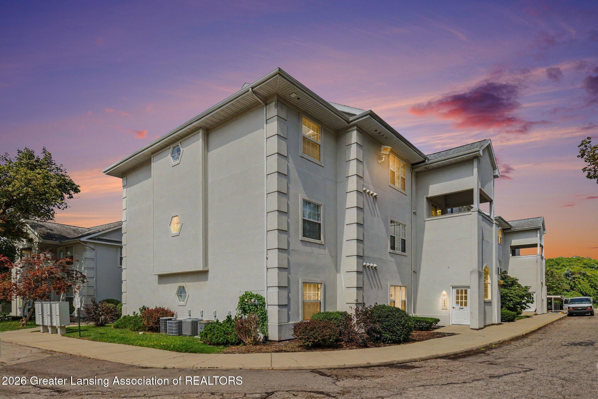 288 W Saginaw Street 104