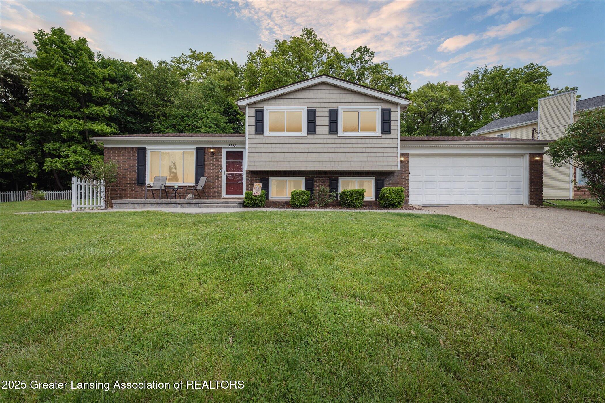 Brighton, Michigan 48114, United States, 4 Bedrooms Bedrooms, ,2 BathroomsBathrooms,Residential,Pending,141456