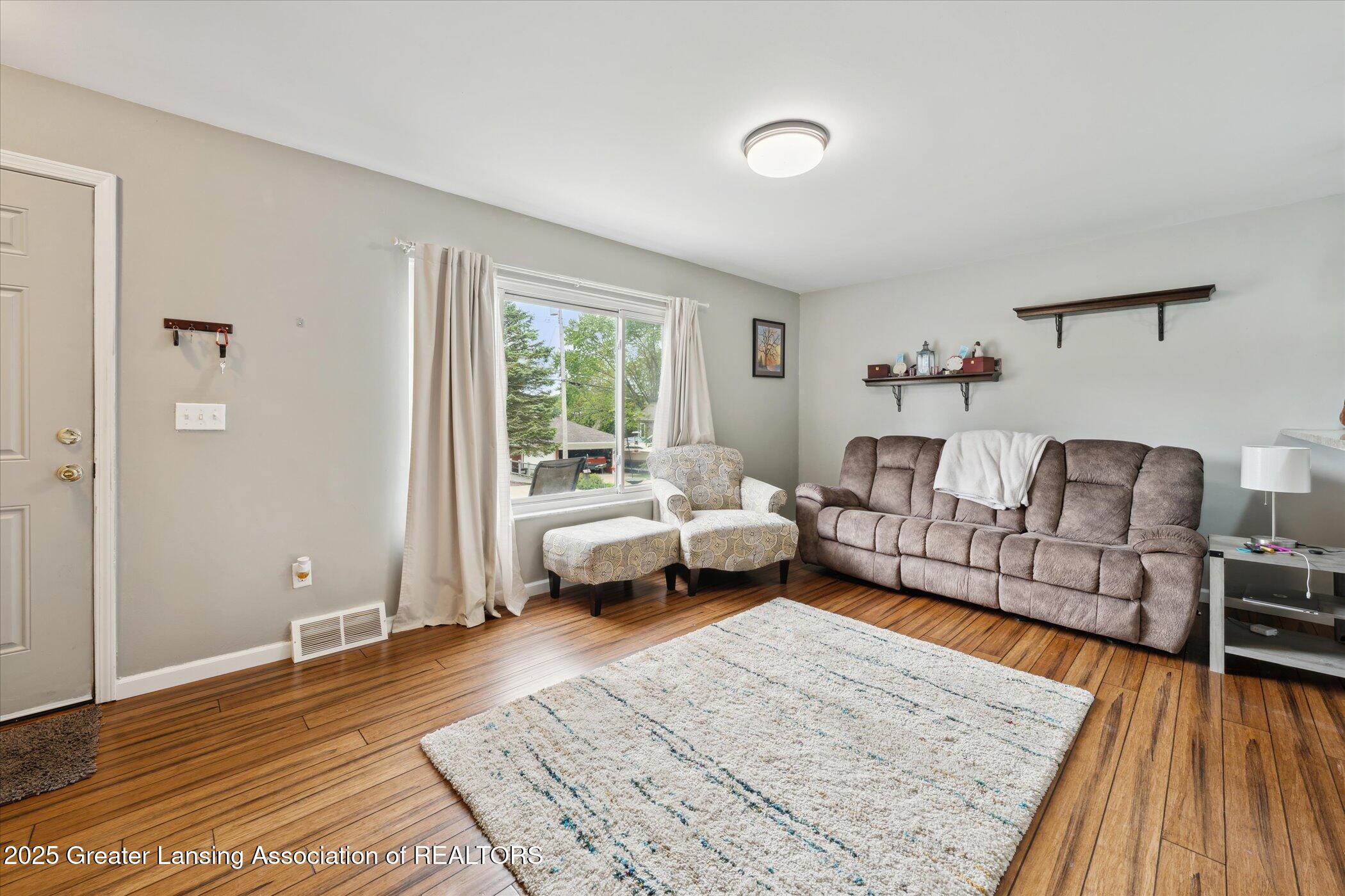 Brighton, Michigan 48114, United States, 4 Bedrooms Bedrooms, ,2 BathroomsBathrooms,Residential,Pending,141456