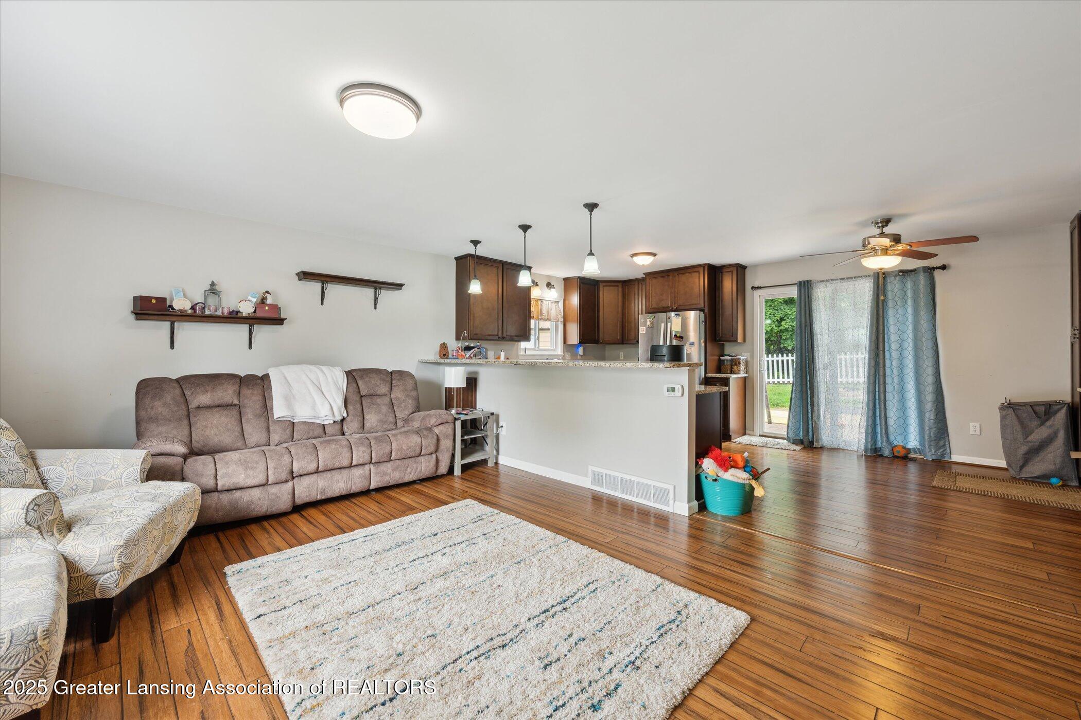 Brighton, Michigan 48114, United States, 4 Bedrooms Bedrooms, ,2 BathroomsBathrooms,Residential,Pending,141456