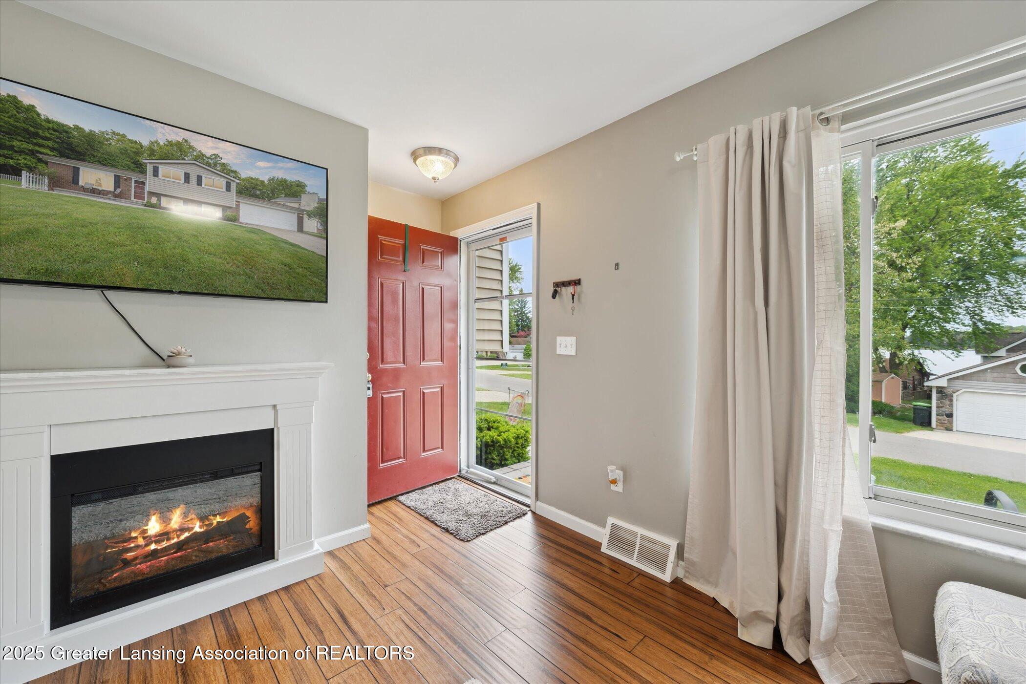 Brighton, Michigan 48114, United States, 4 Bedrooms Bedrooms, ,2 BathroomsBathrooms,Residential,Pending,141456