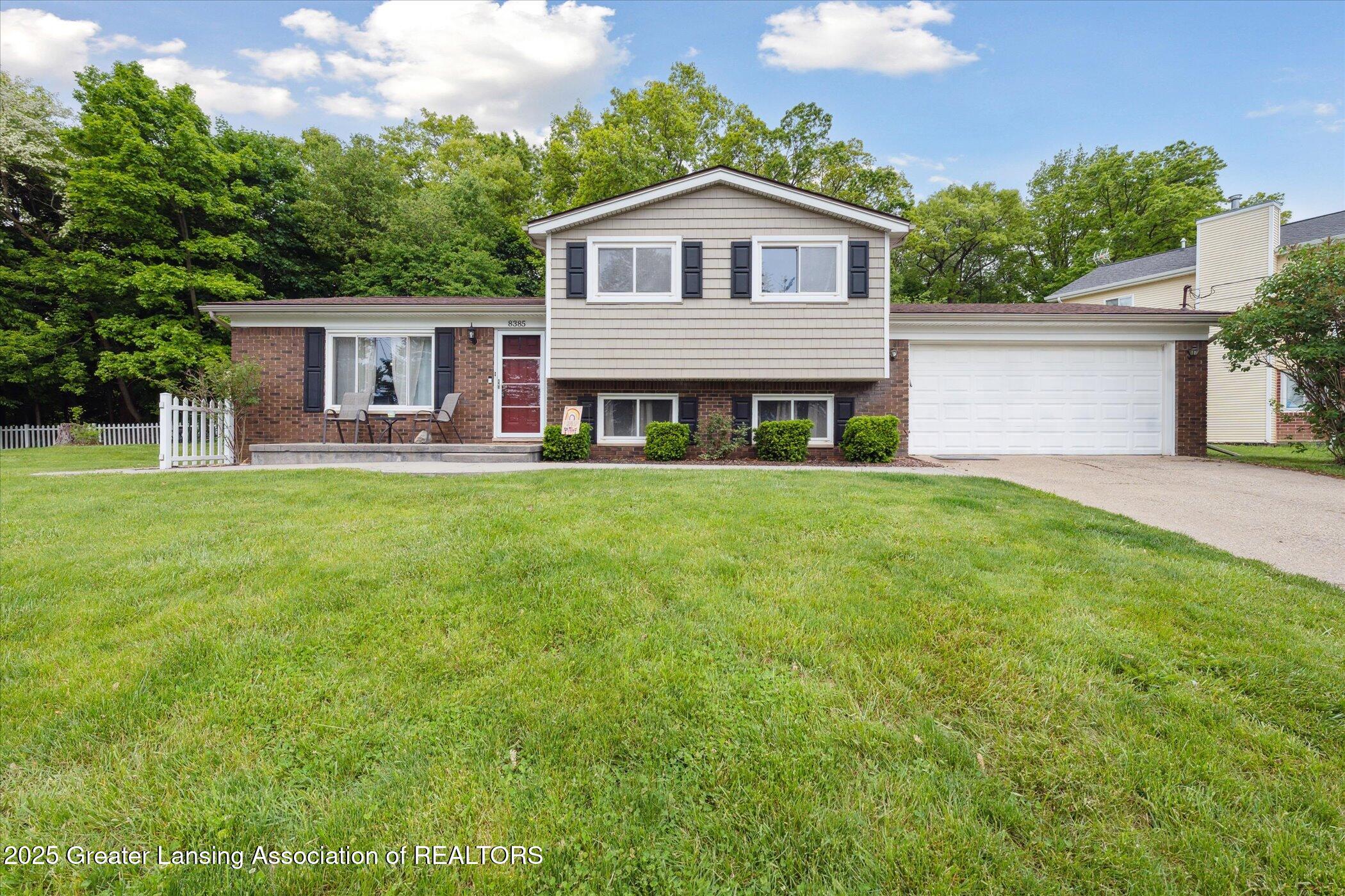 Brighton, Michigan 48114, United States, 4 Bedrooms Bedrooms, ,2 BathroomsBathrooms,Residential,Pending,141456