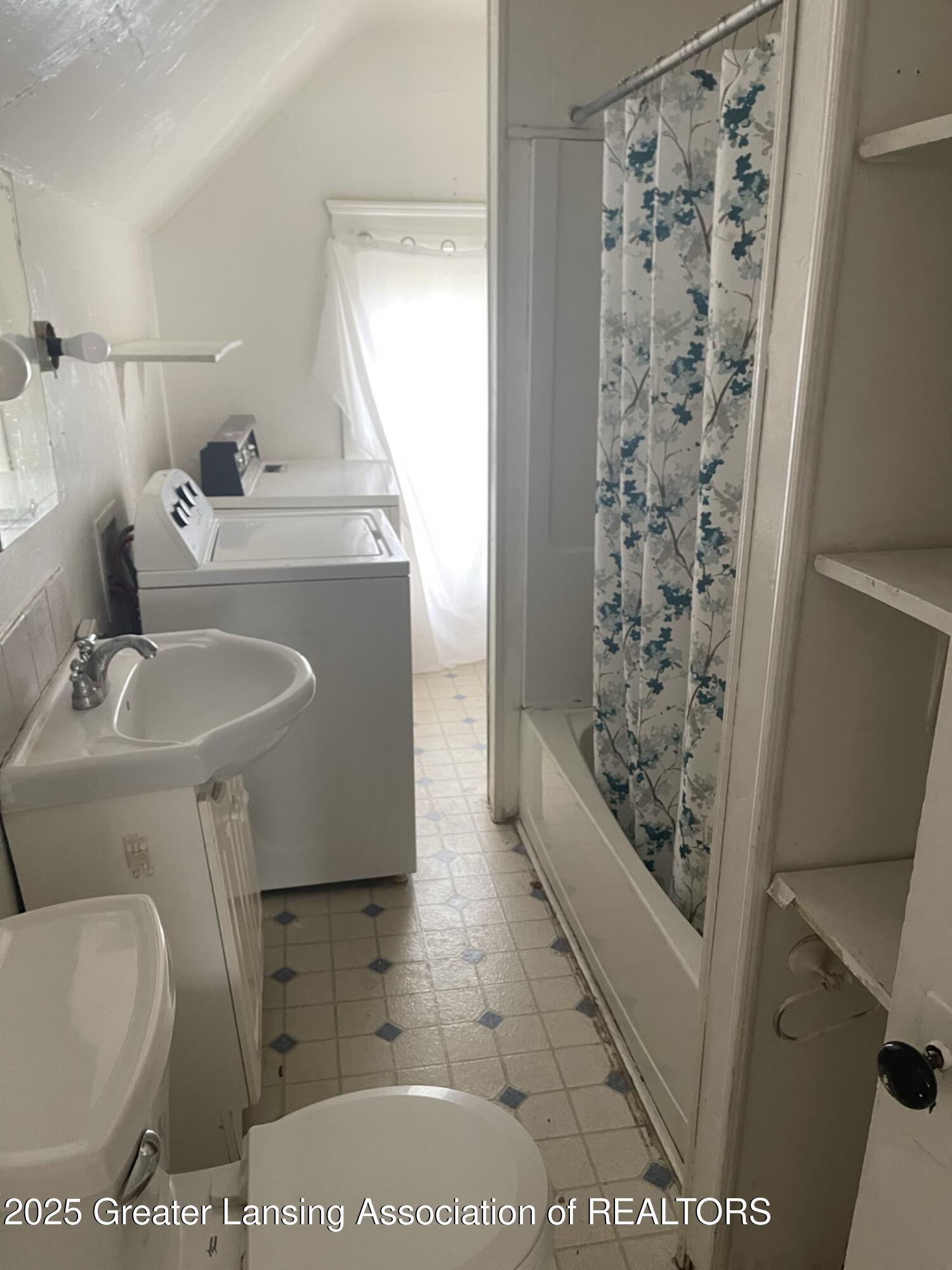 Lansing, Michigan 48906, United States, ,2 BathroomsBathrooms,Residential,Active,227437