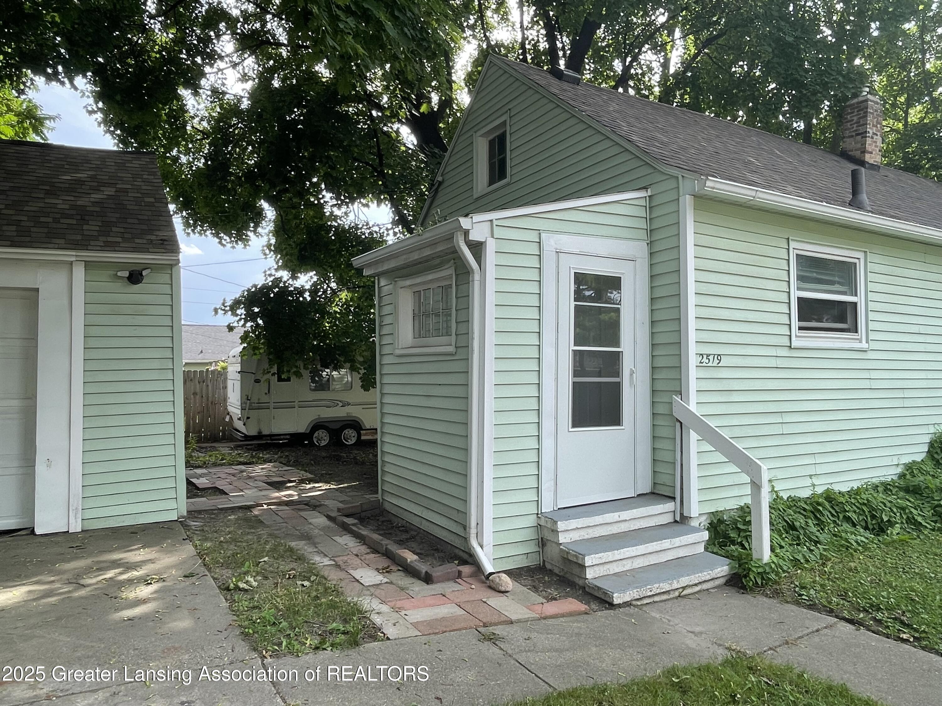 Lansing, Michigan 48910, United States, 2 Bedrooms Bedrooms, ,1 BathroomBathrooms,Residential,Active,18471